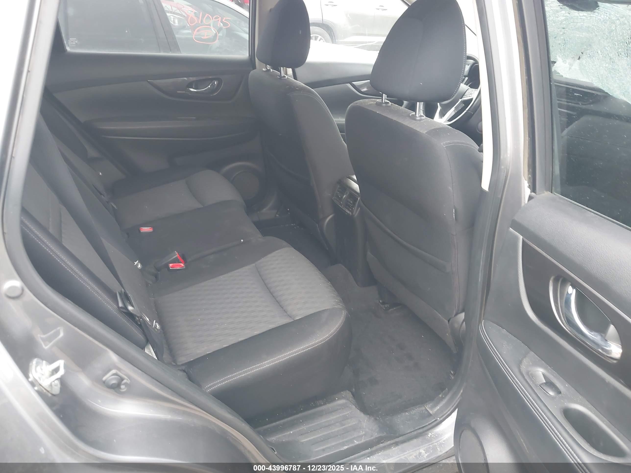 NISSAN ROGUE image 8