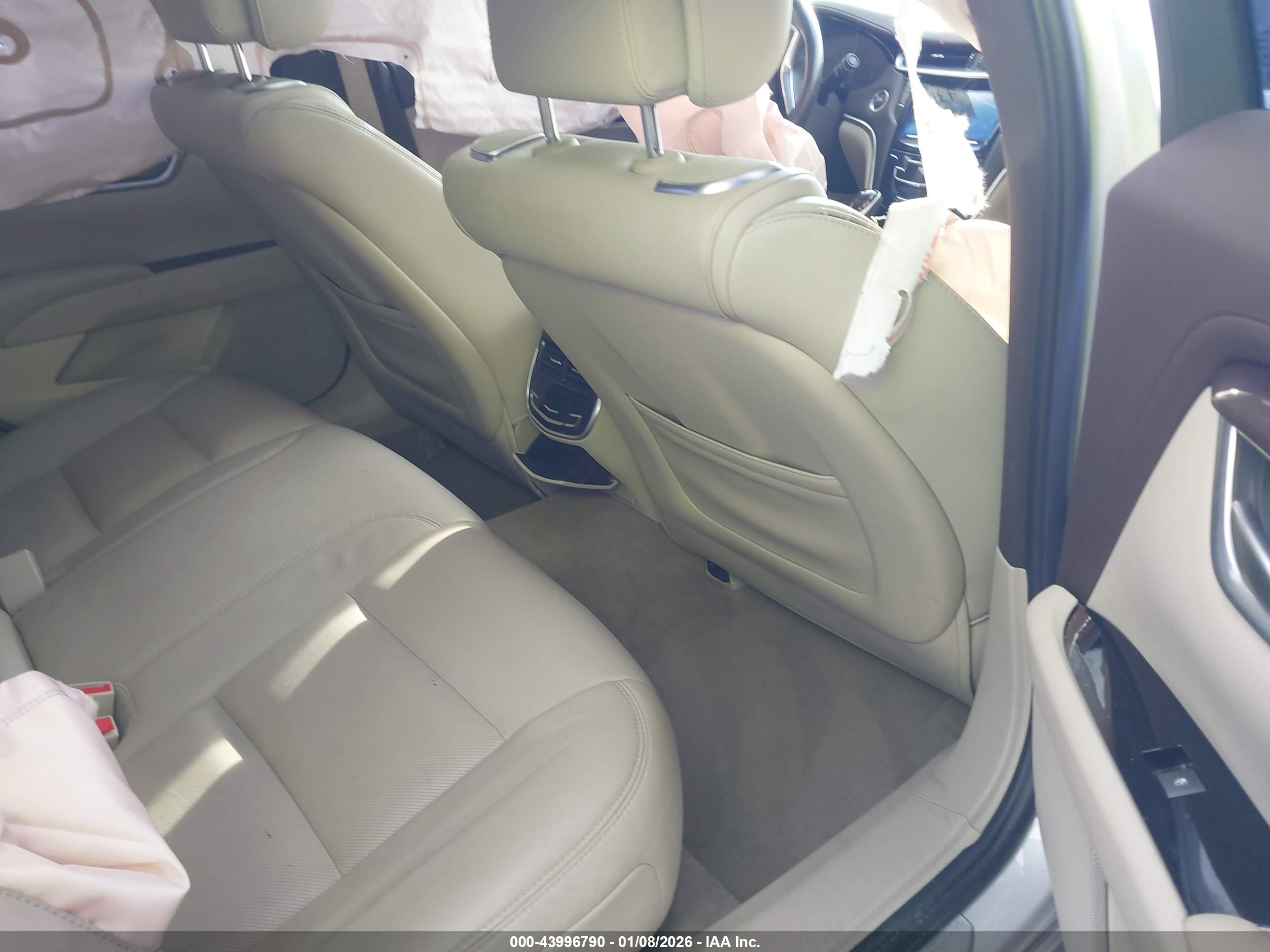 CADILLAC XTS image 8