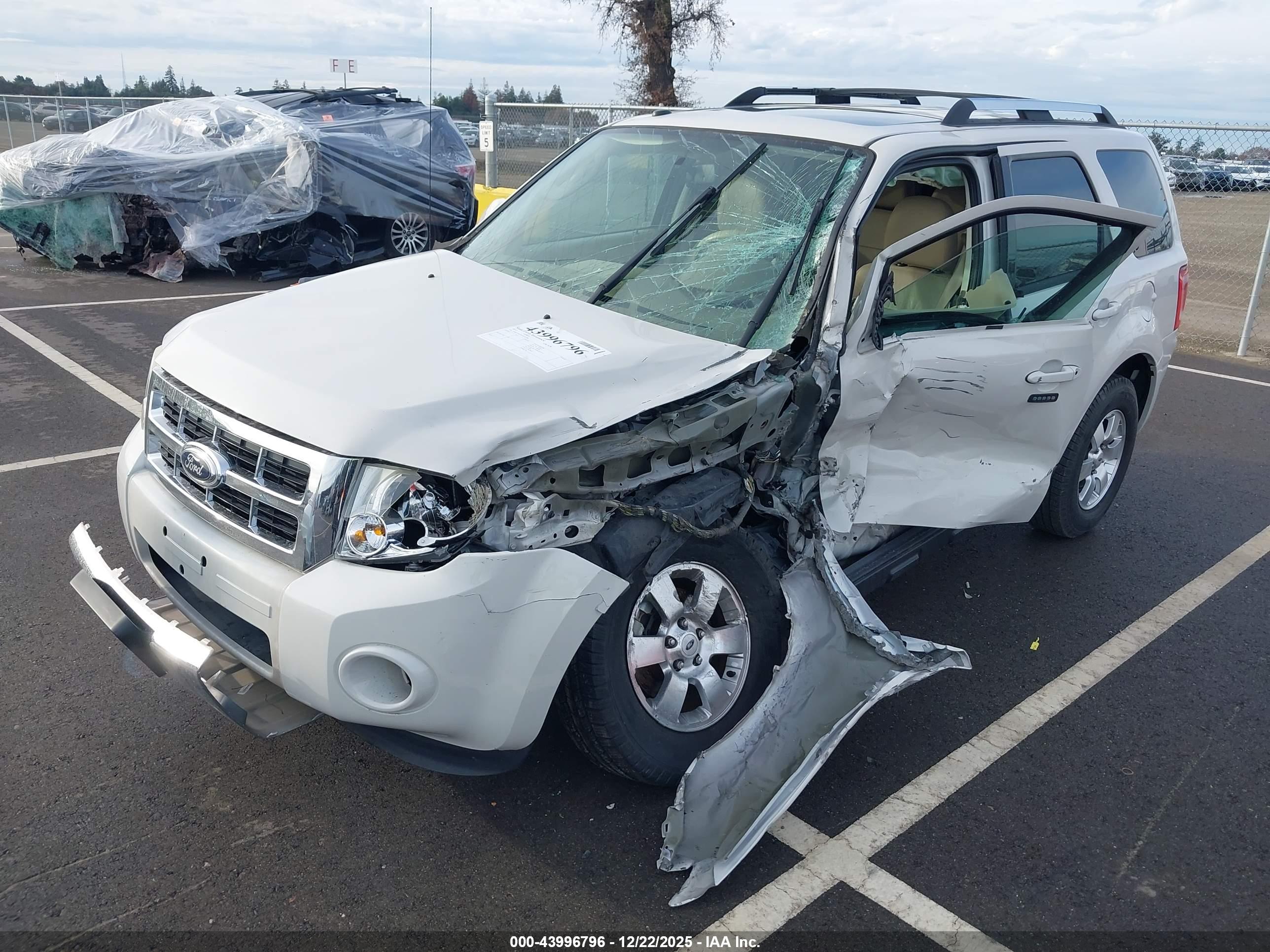 FORD ESCAPE image 2