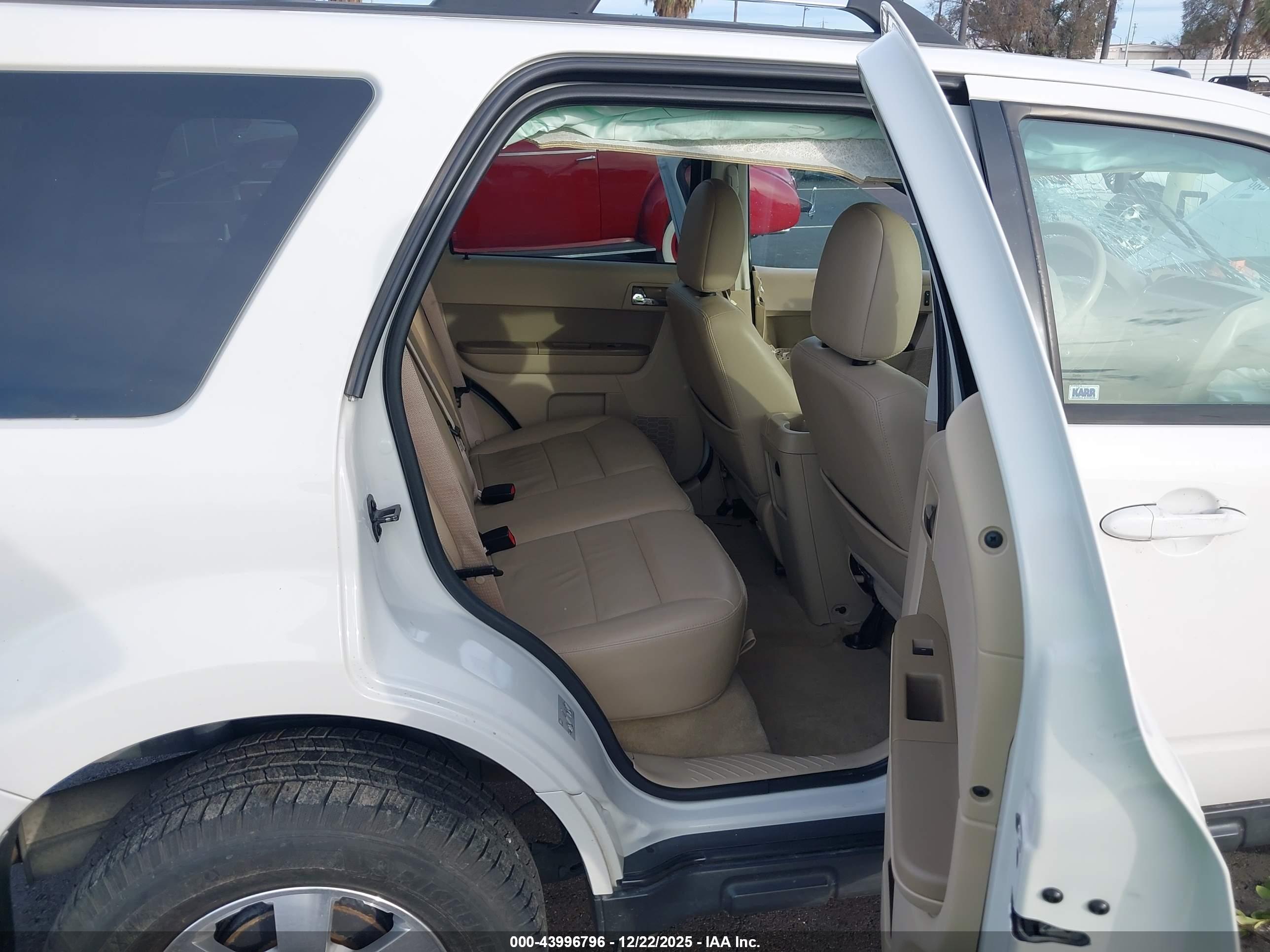 FORD ESCAPE image 8