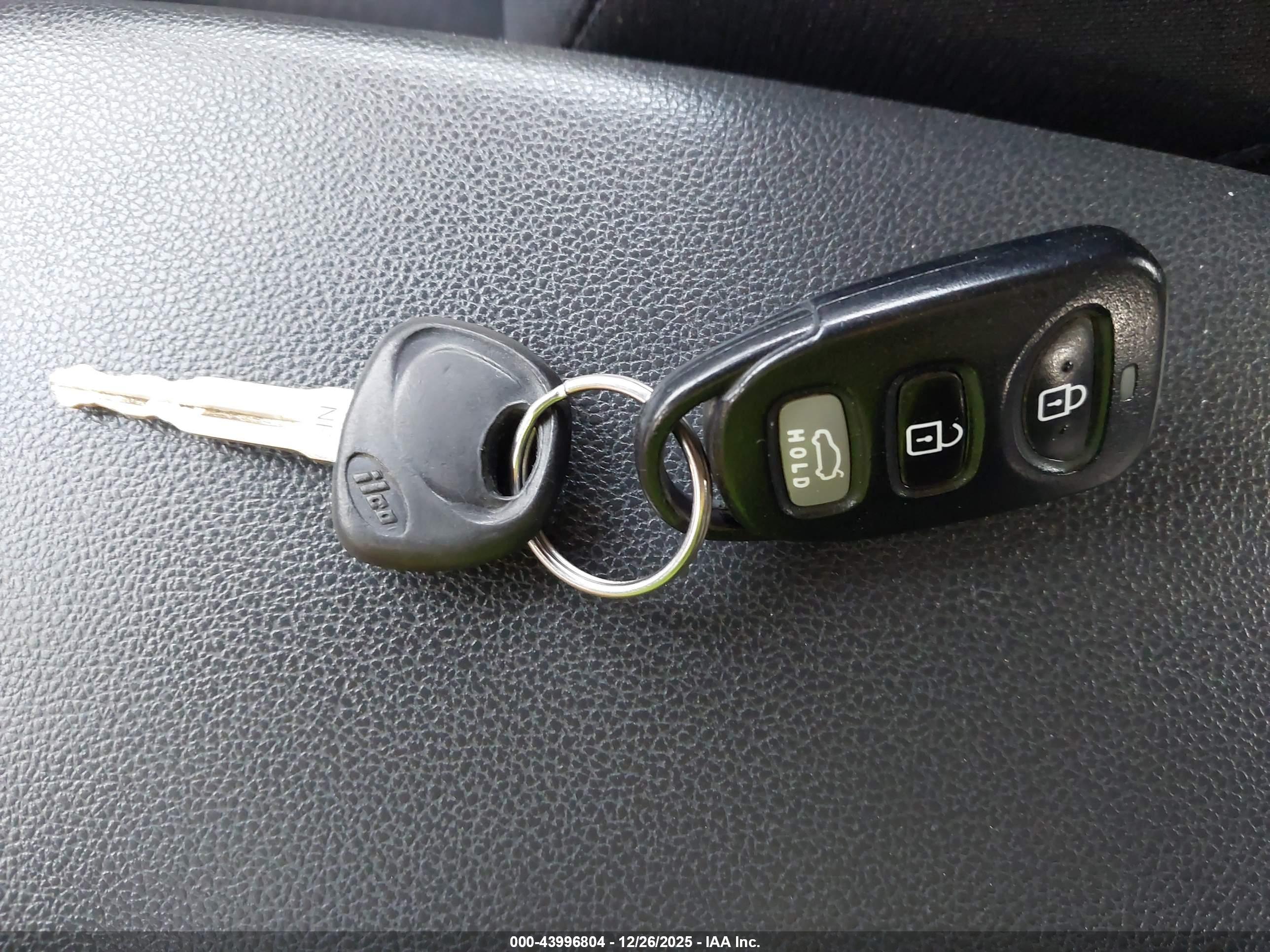 HYUNDAI ELANTRA image 11