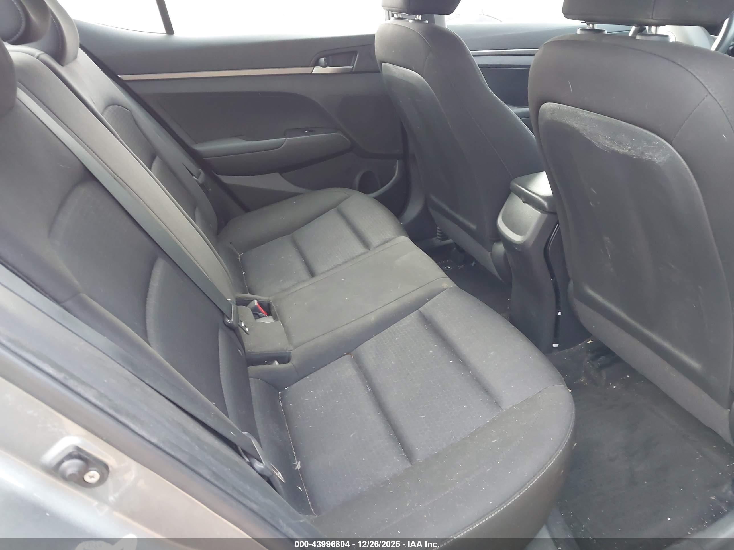 HYUNDAI ELANTRA image 8