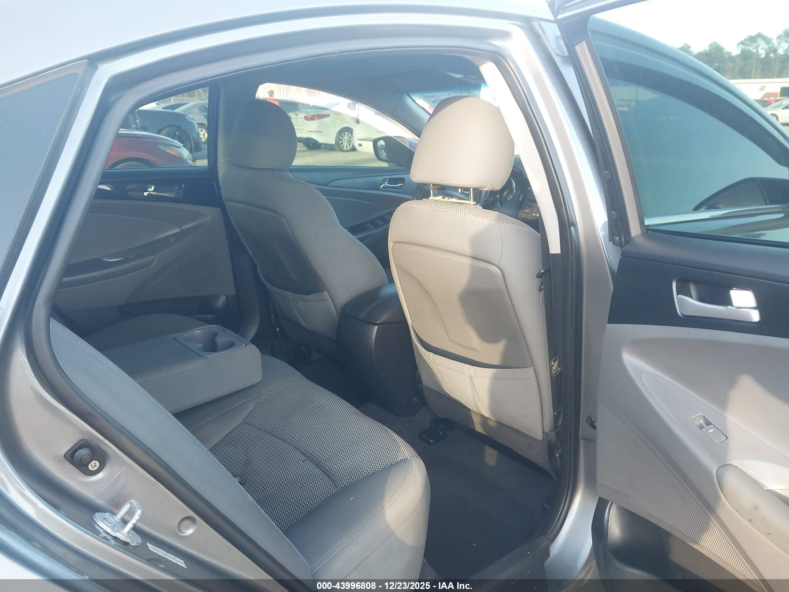HYUNDAI SONATA image 8