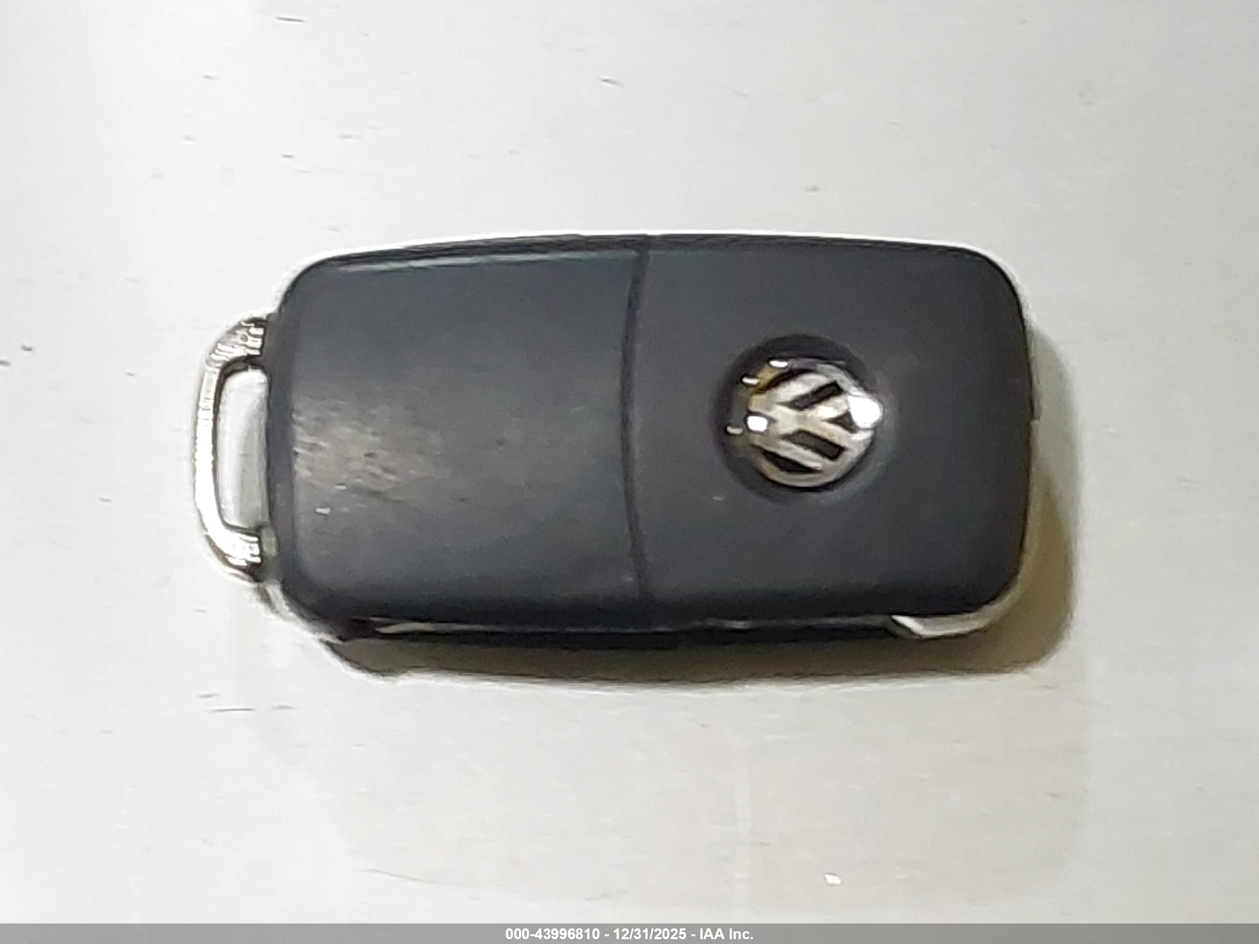 VOLKSWAGEN PASSAT image 11