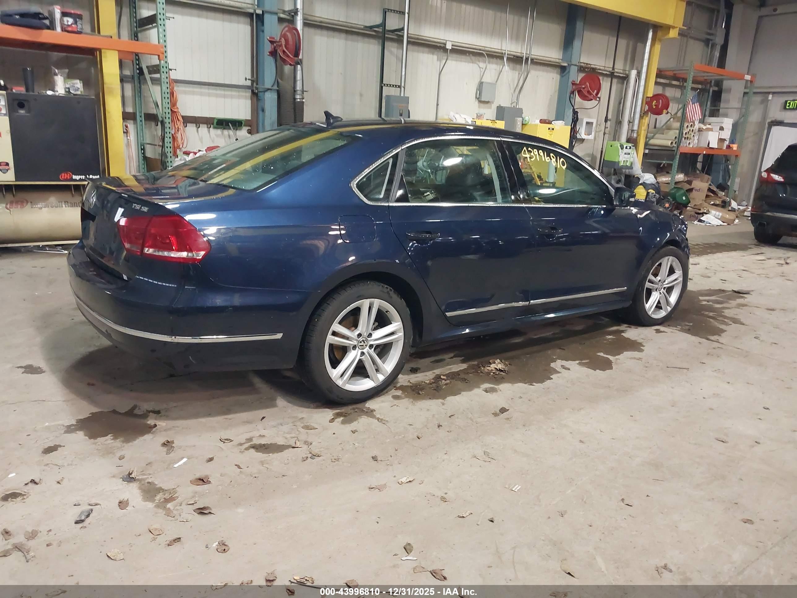 VOLKSWAGEN PASSAT image 4
