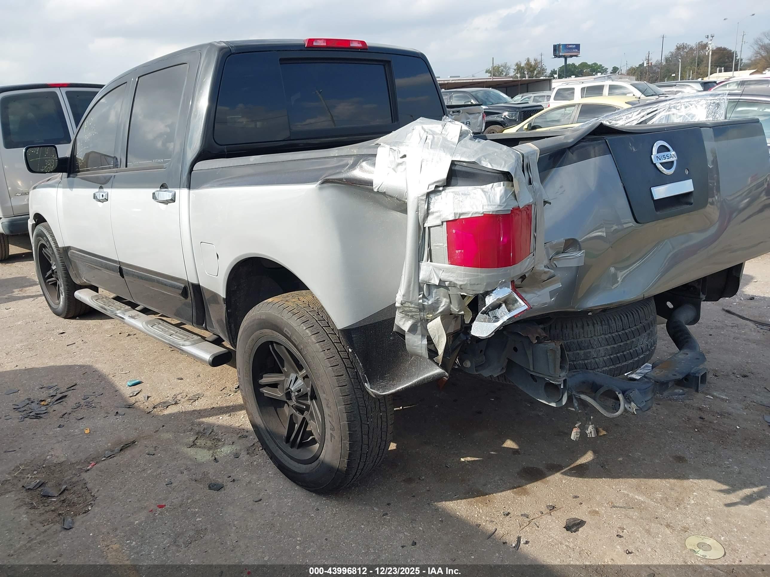 NISSAN TITAN image 3