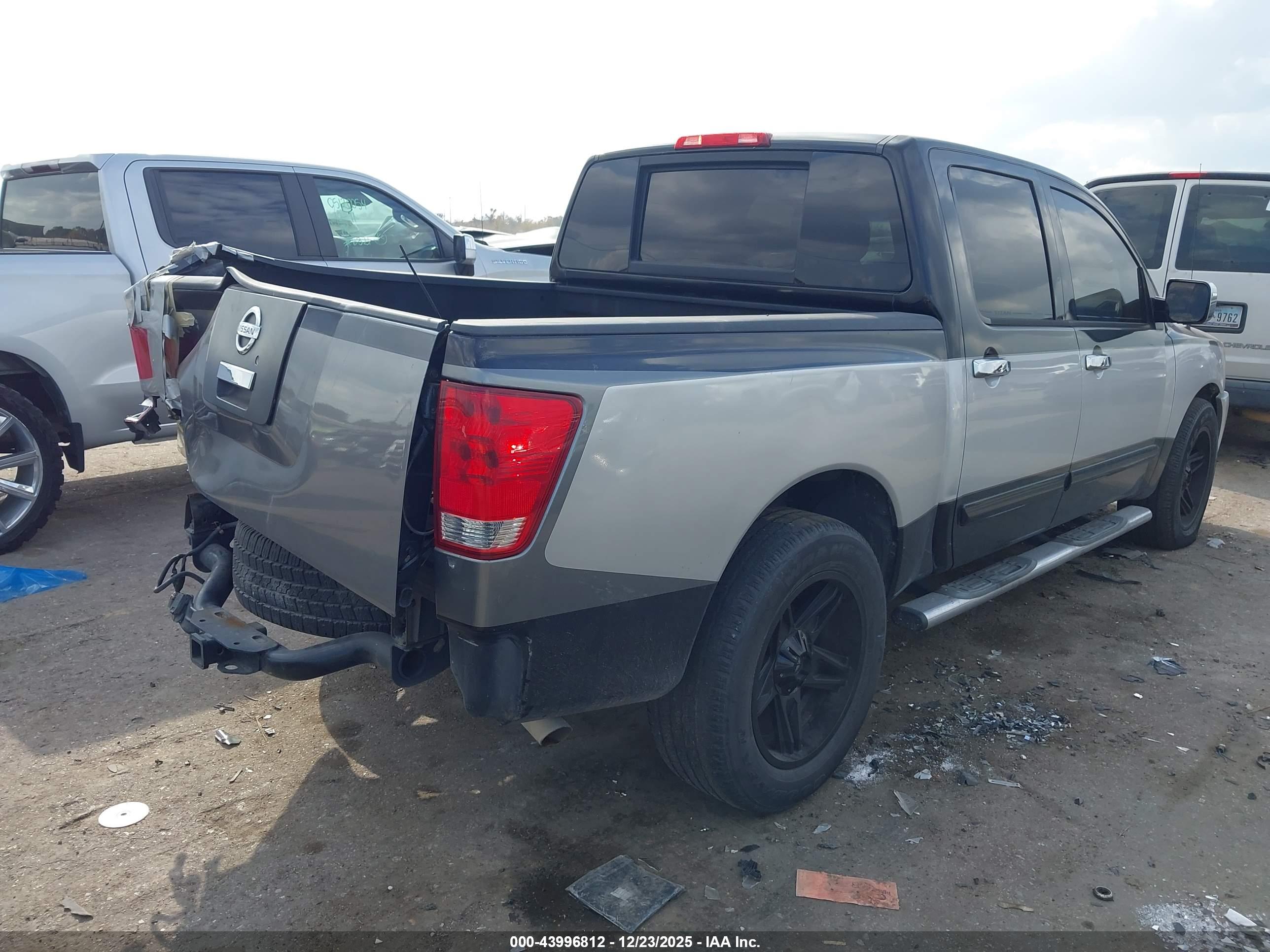NISSAN TITAN image 4