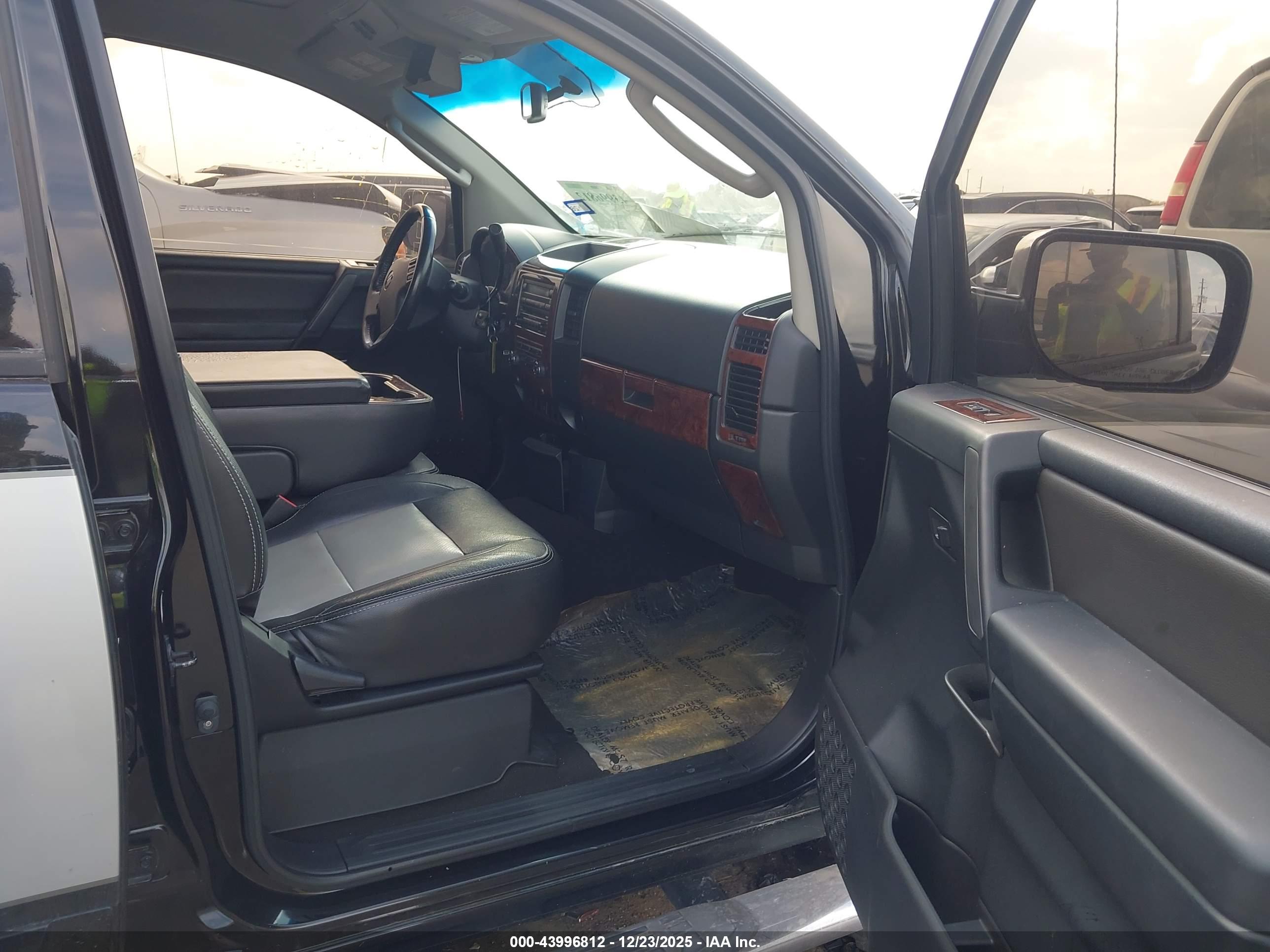 NISSAN TITAN image 5