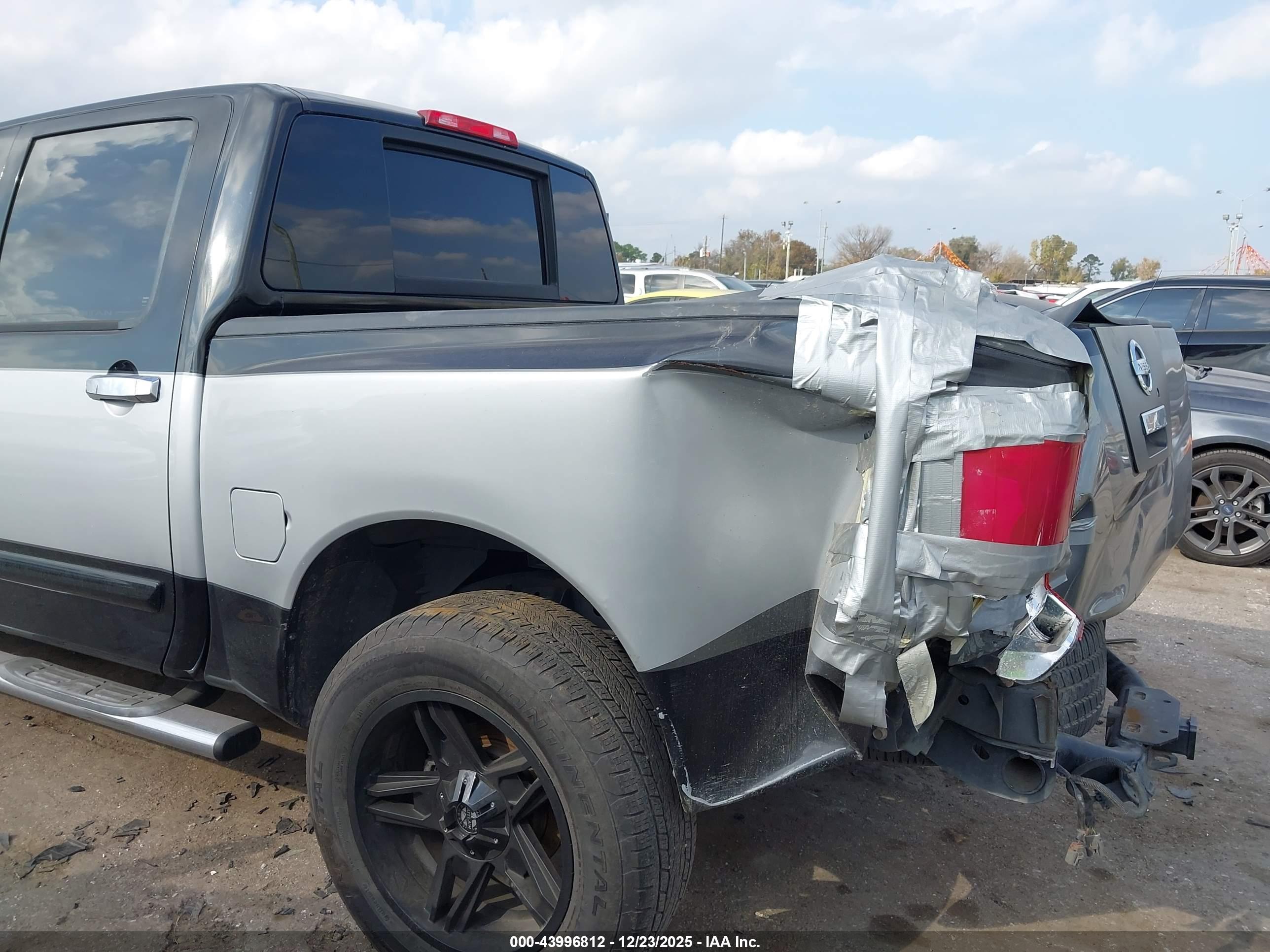 NISSAN TITAN image 6