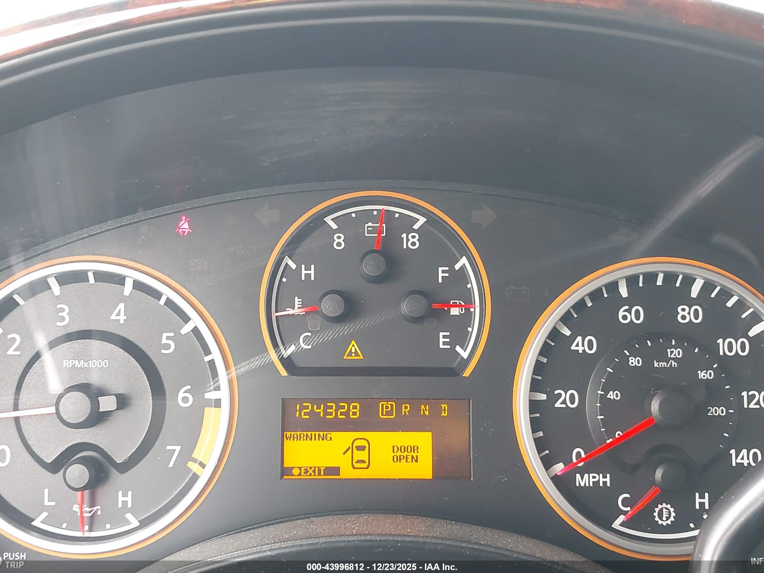 NISSAN TITAN image 7