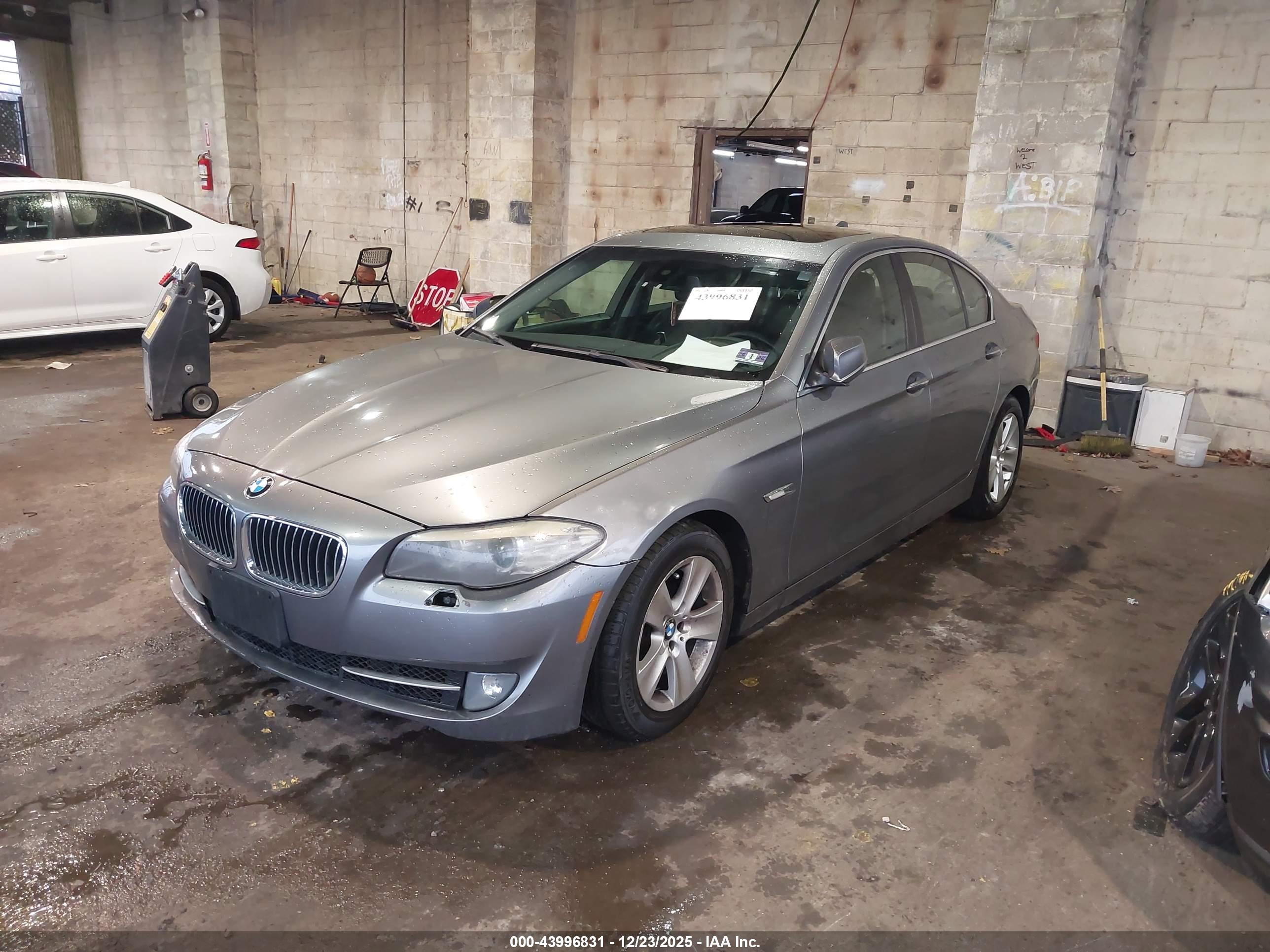 BMW 528I image 2