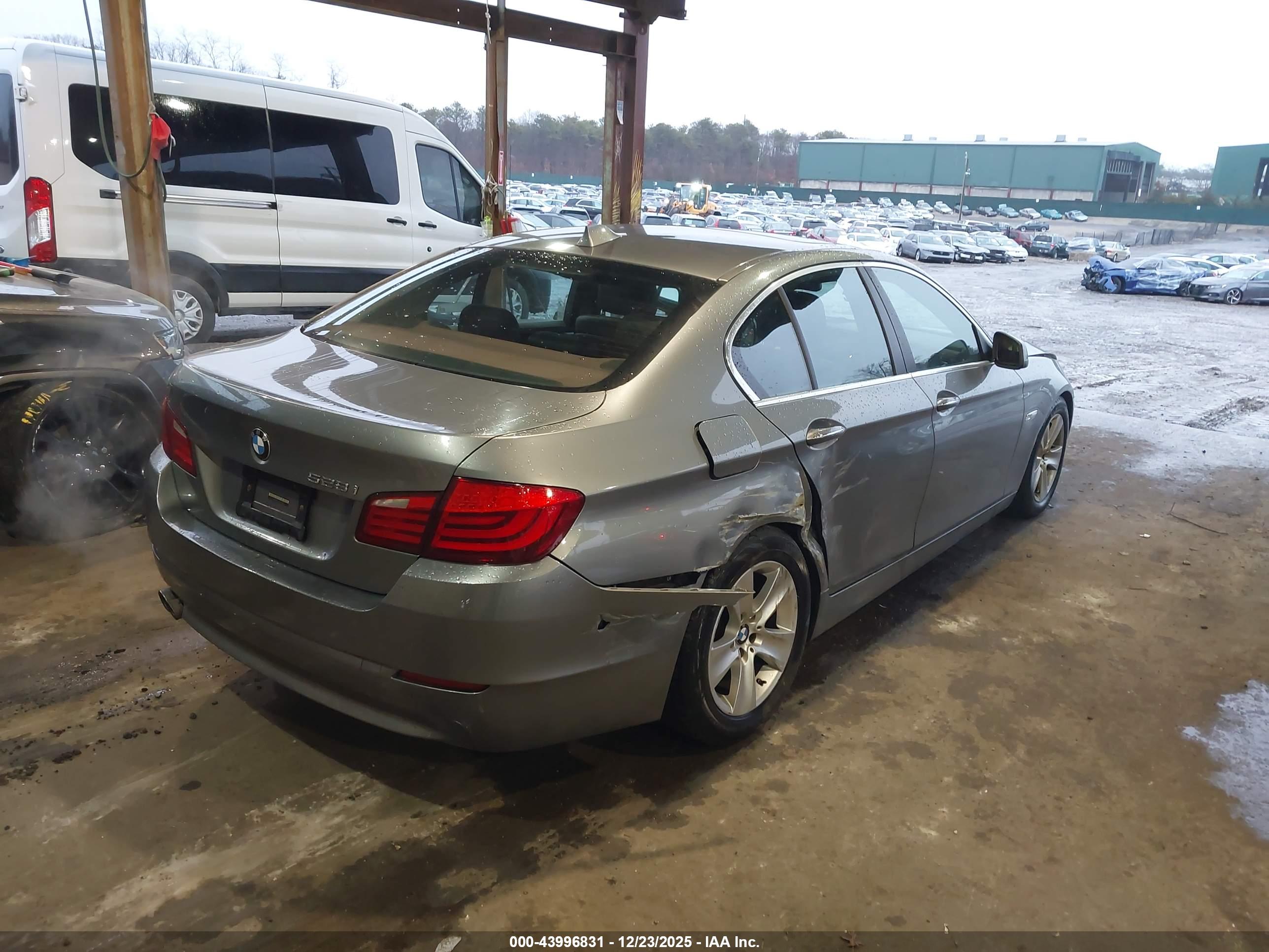 BMW 528I image 4