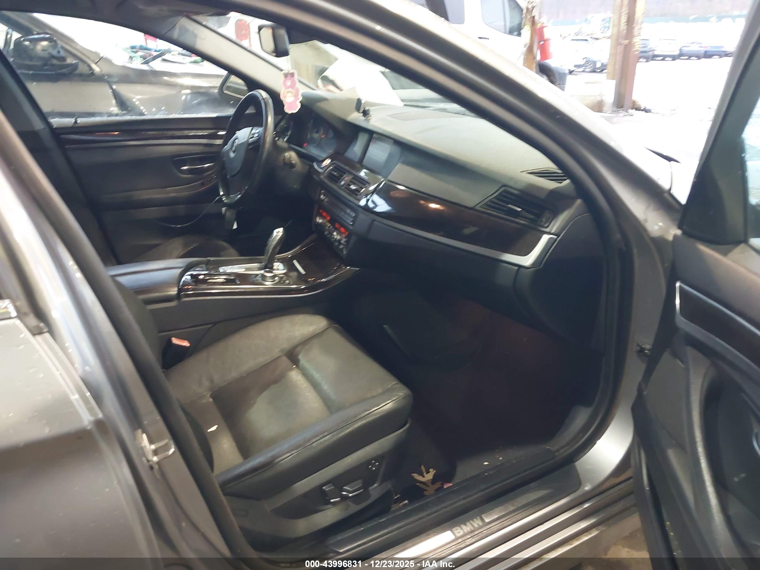 BMW 528I image 5