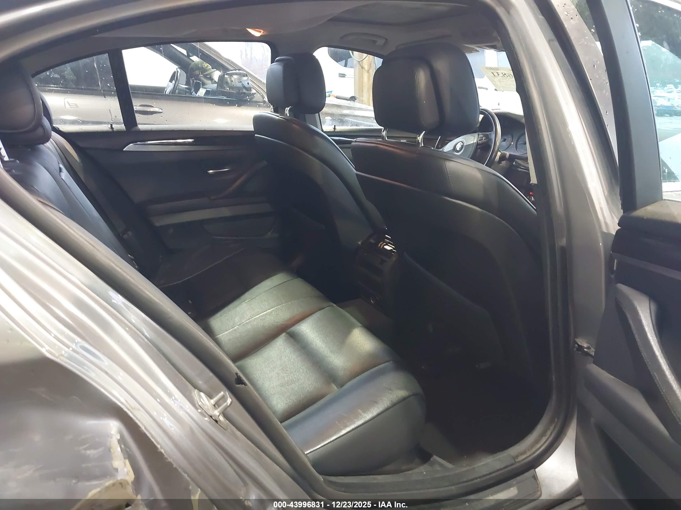 BMW 528I image 8