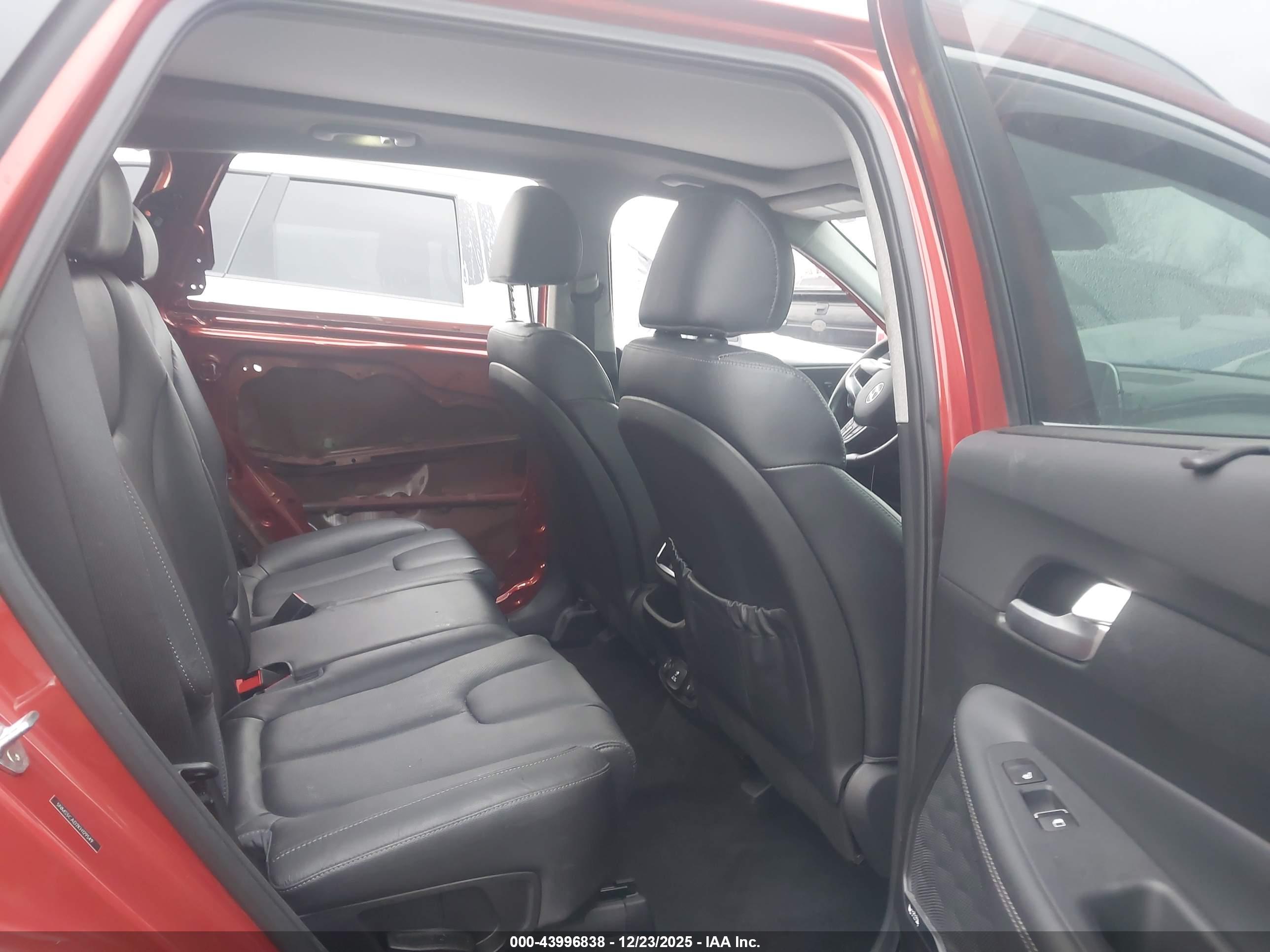 HYUNDAI SANTA image 8