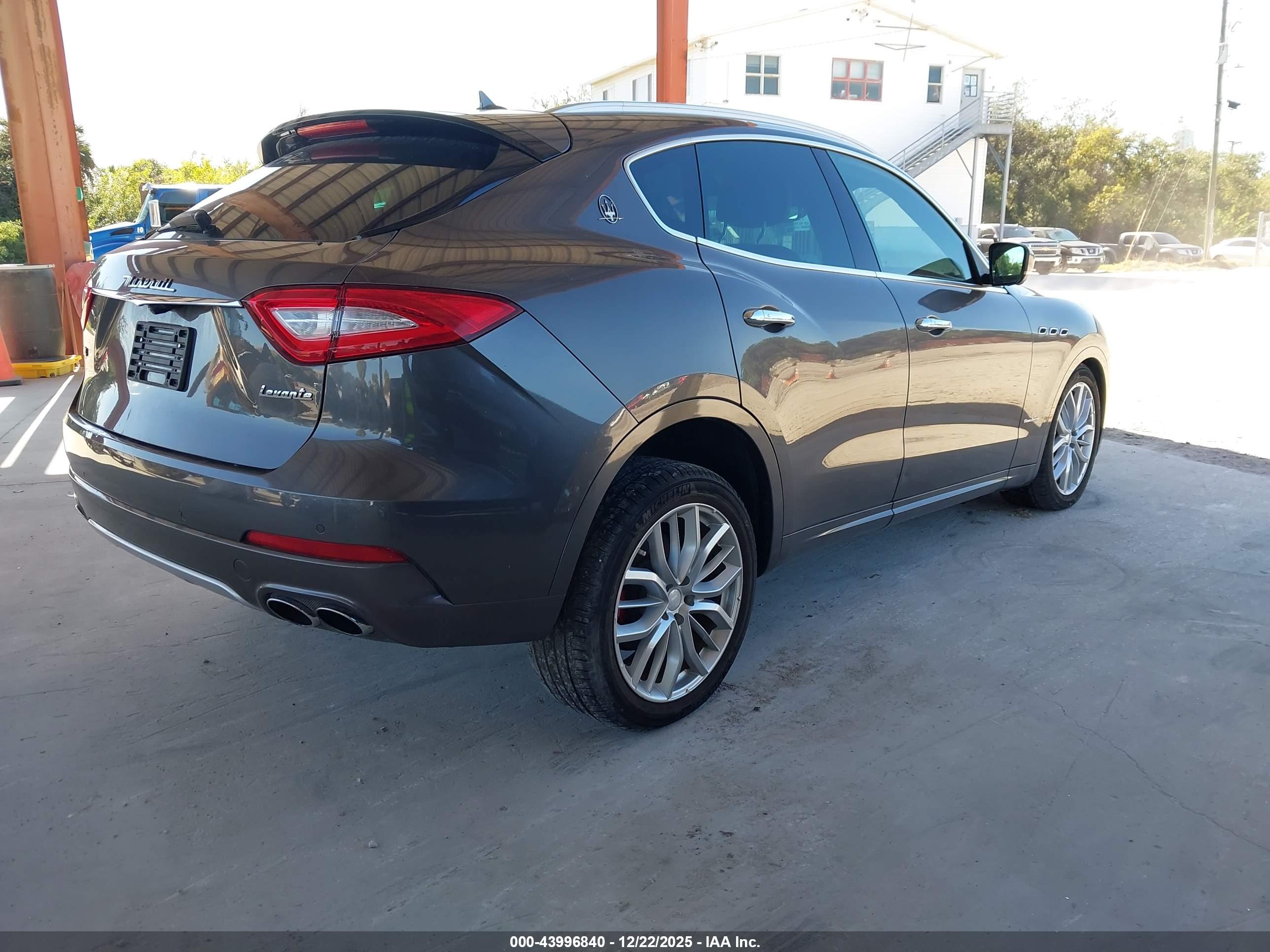 MASERATI LEVANTE image 4