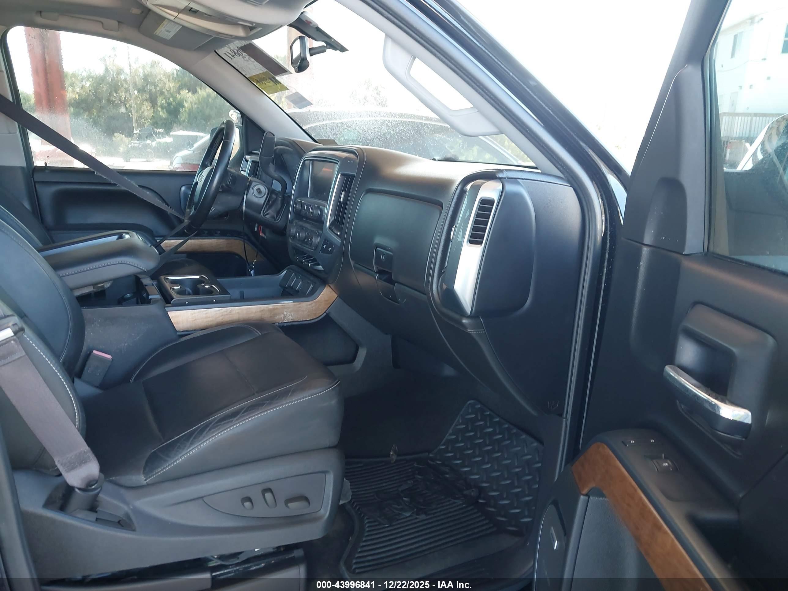 CHEVROLET SILVERADO image 5