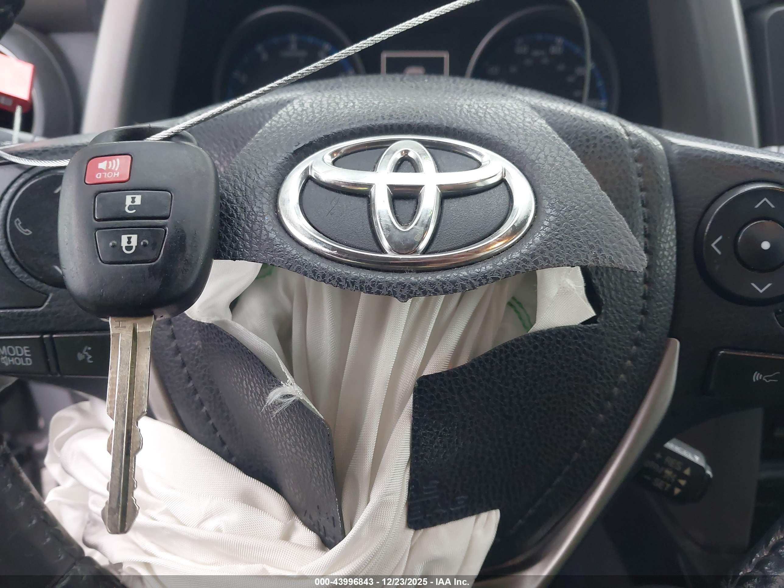 TOYOTA RAV4 image 11