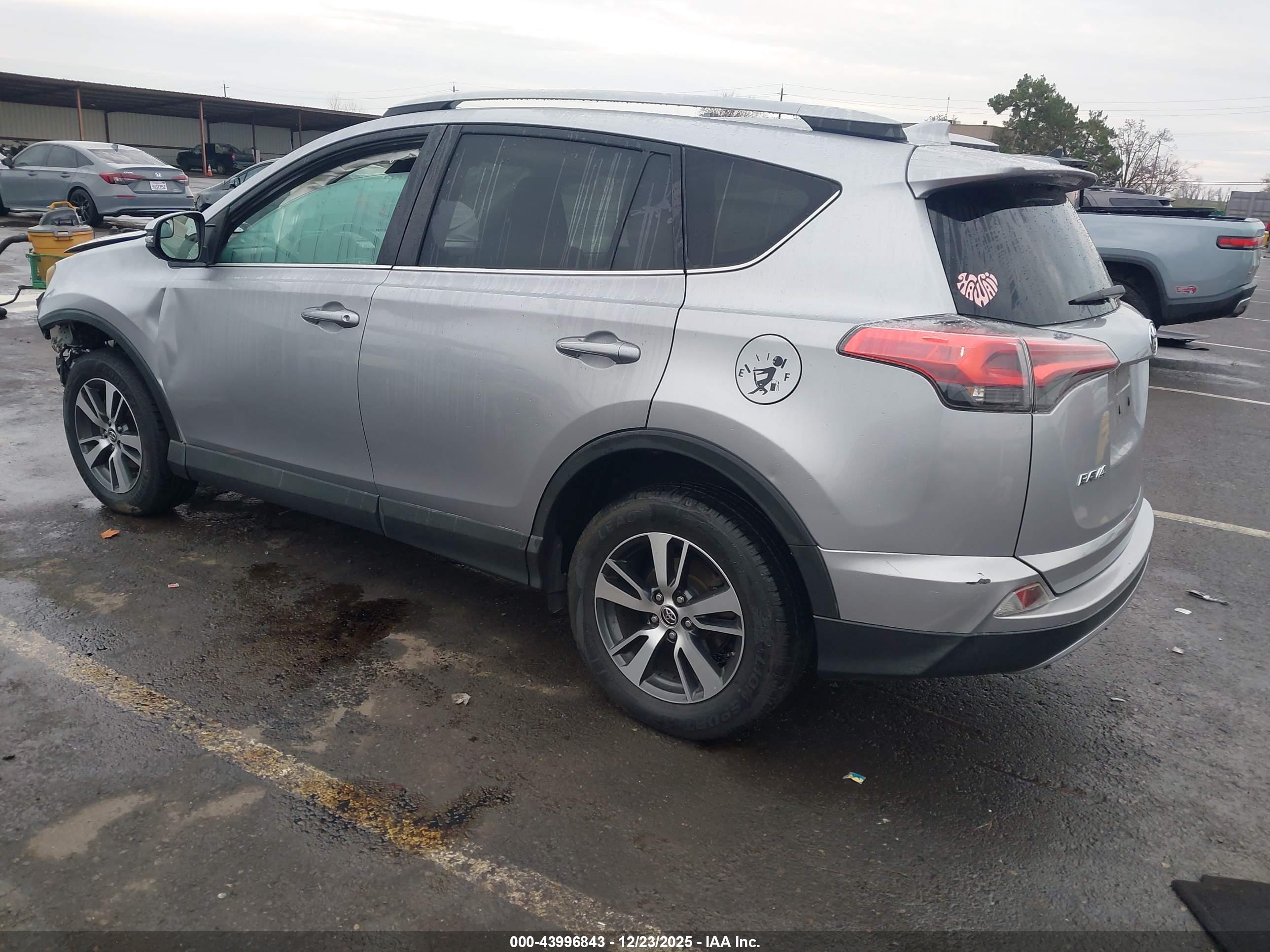TOYOTA RAV4 image 3