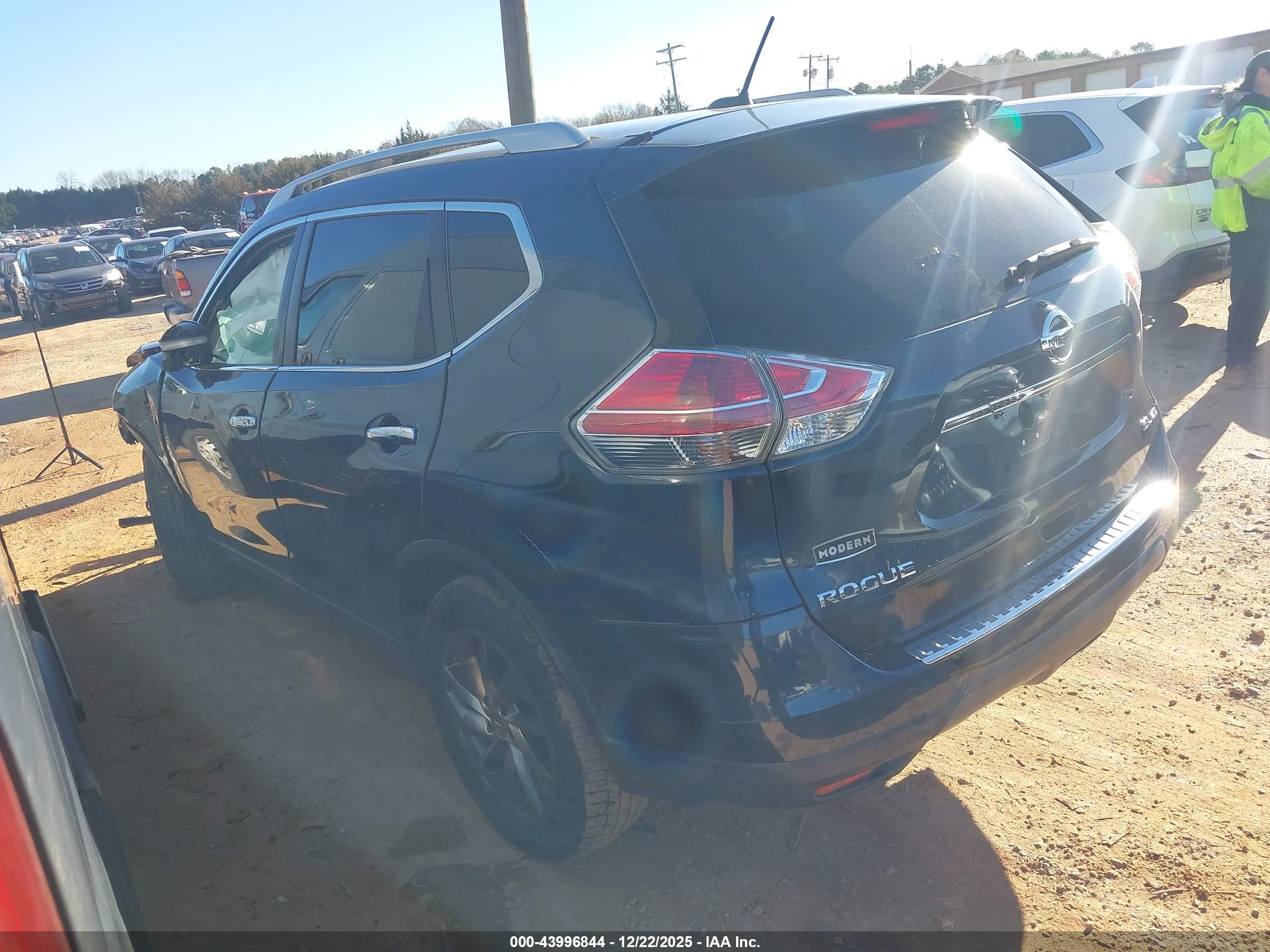 NISSAN ROGUE image 3