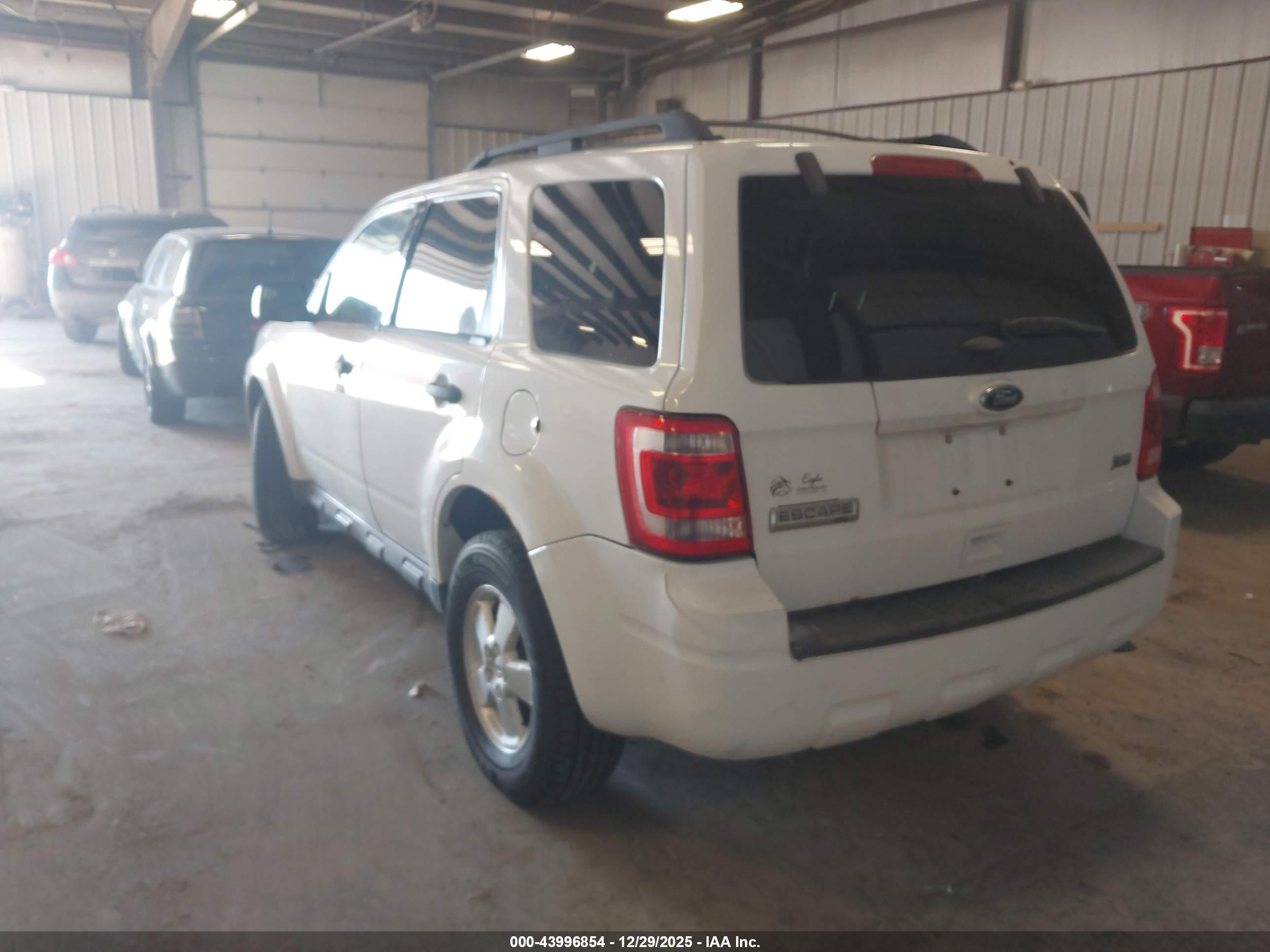 FORD ESCAPE image 3