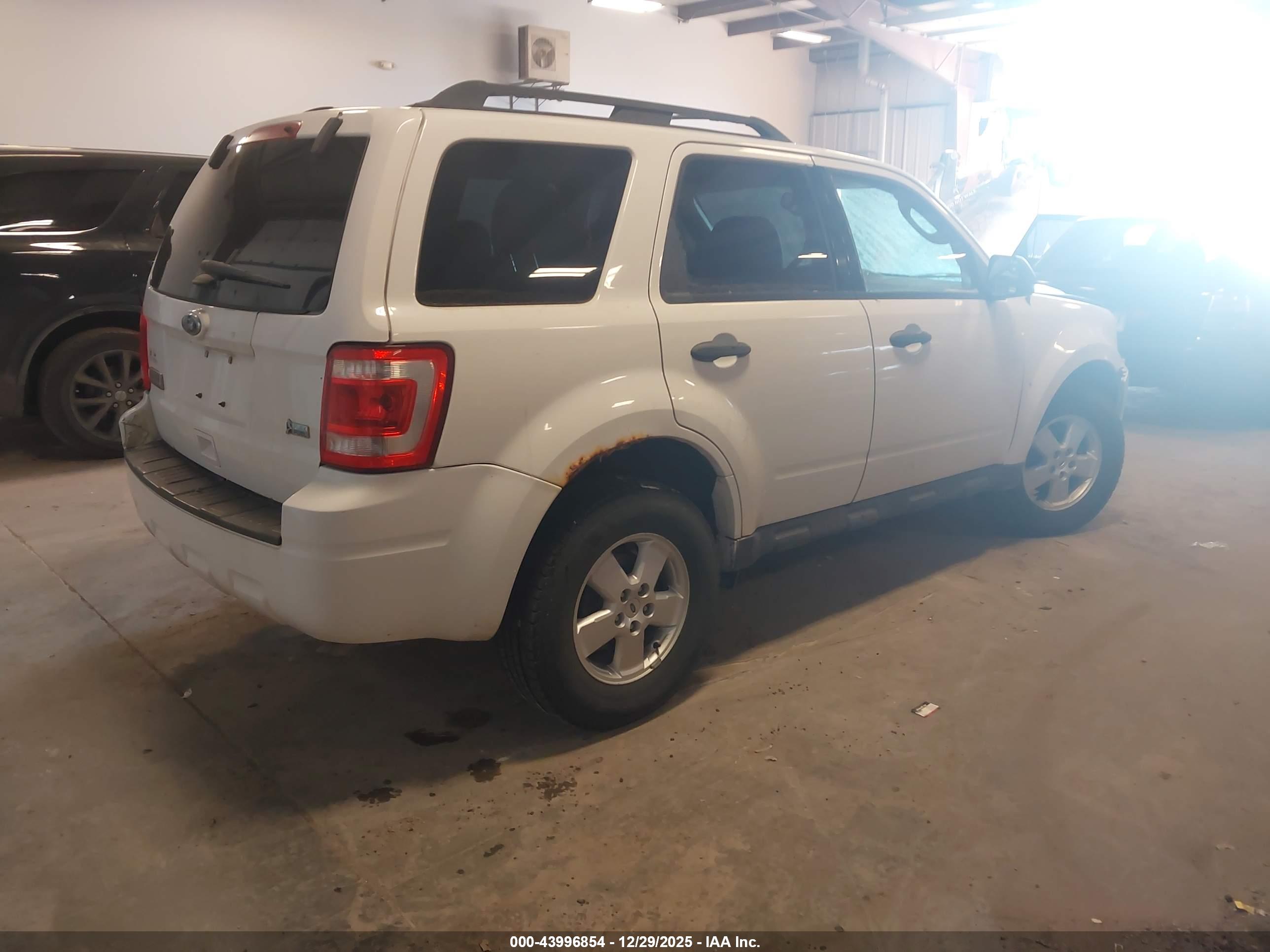 FORD ESCAPE image 4