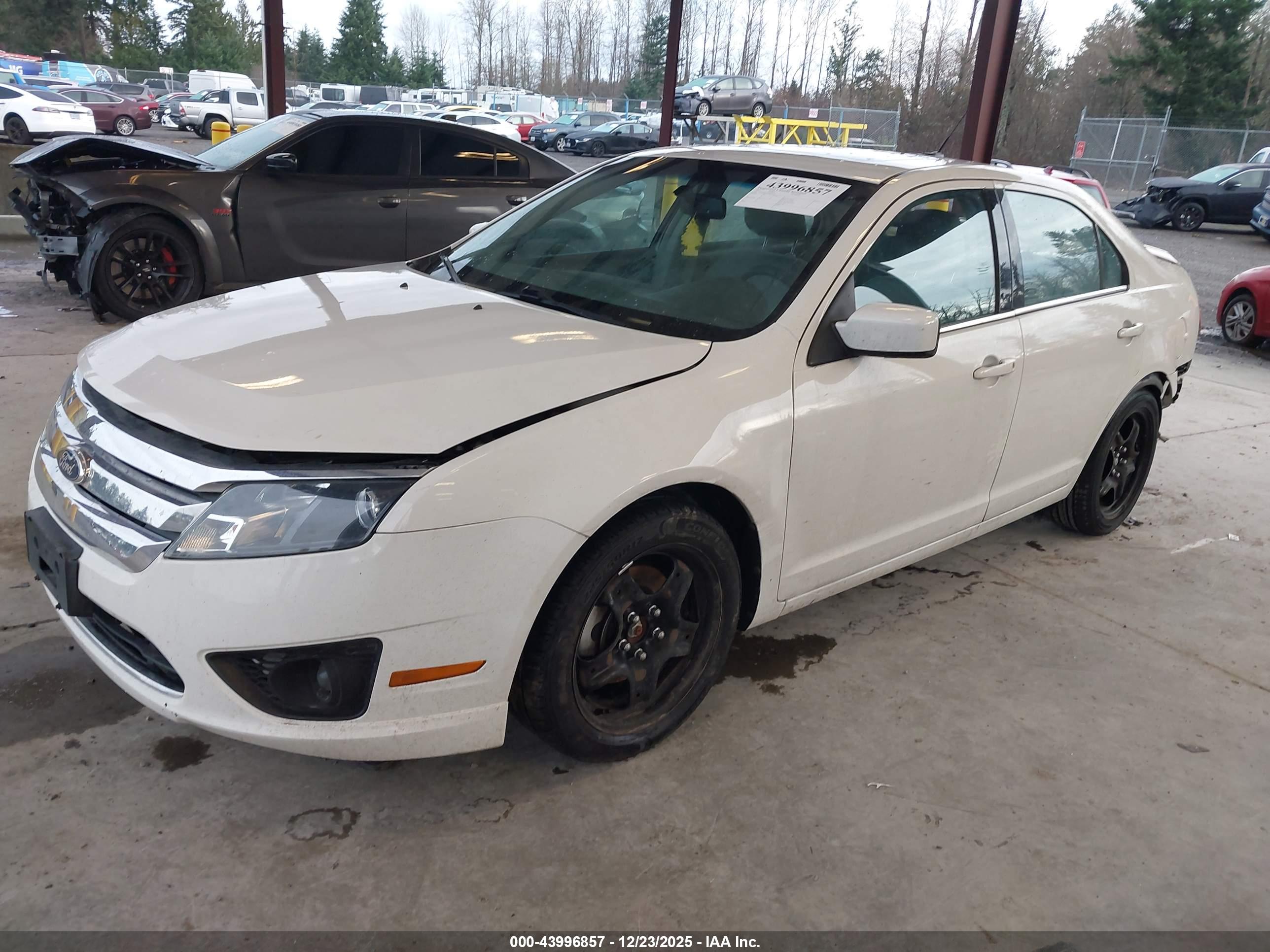 FORD FUSION image 2