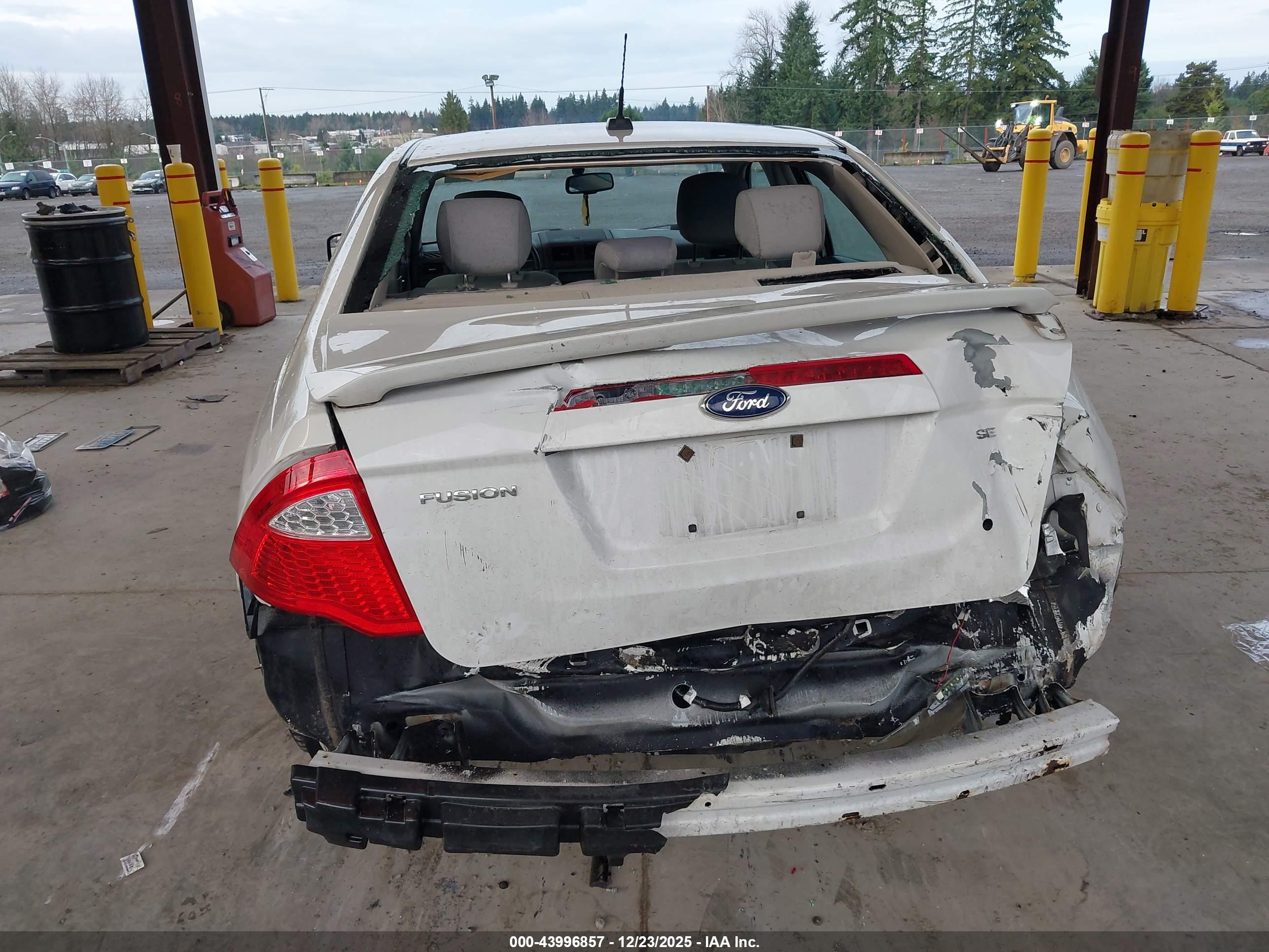 FORD FUSION image 6