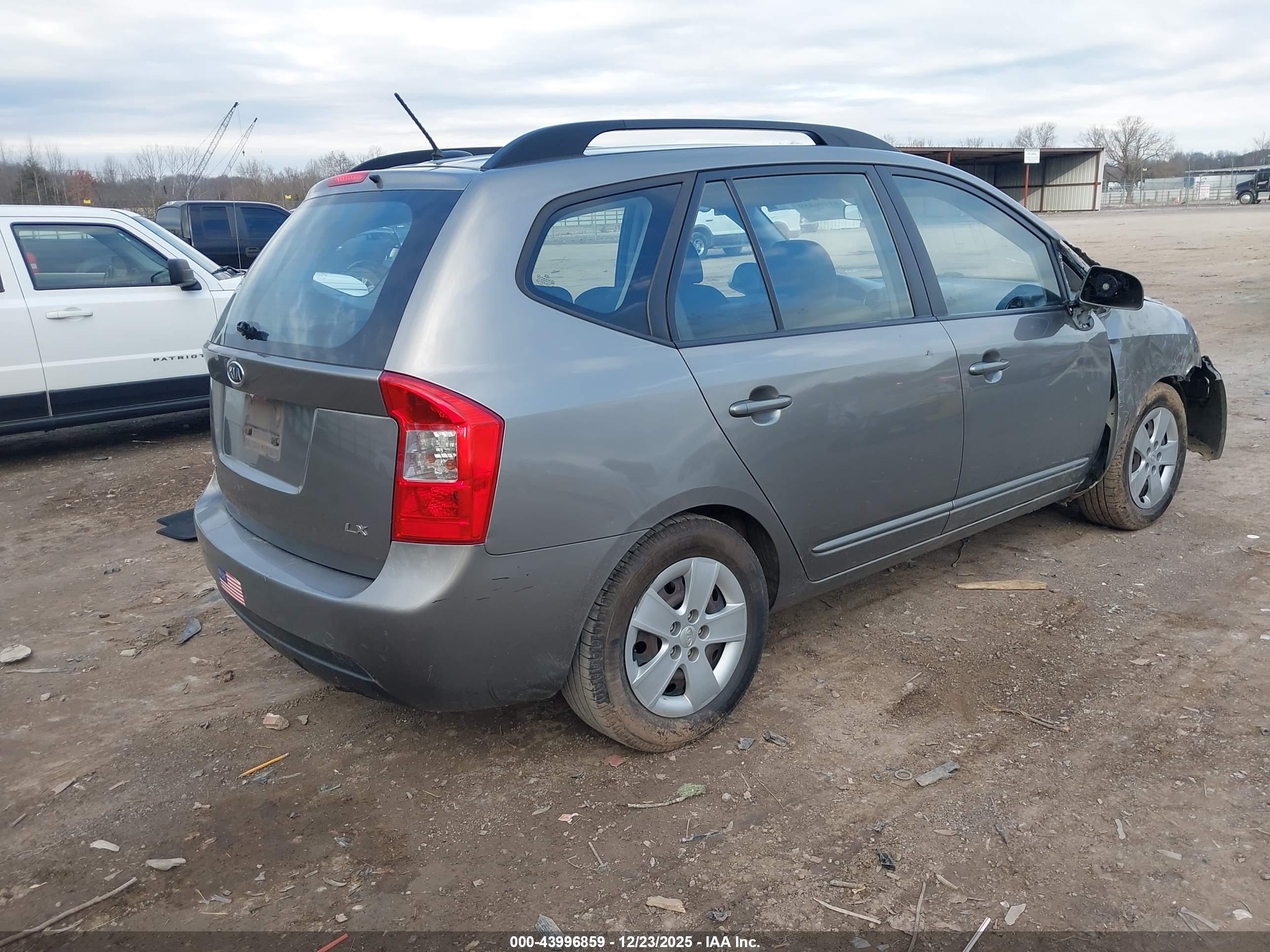 KIA RONDO image 4