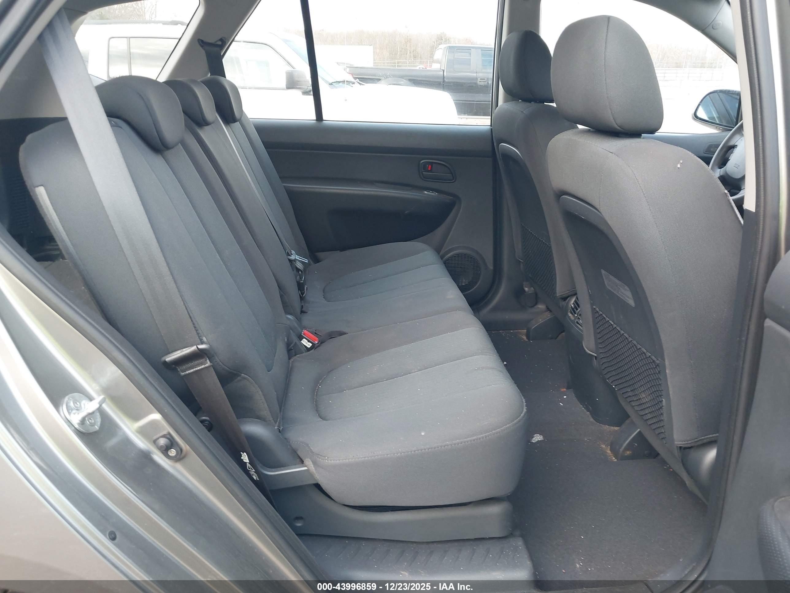 KIA RONDO image 8