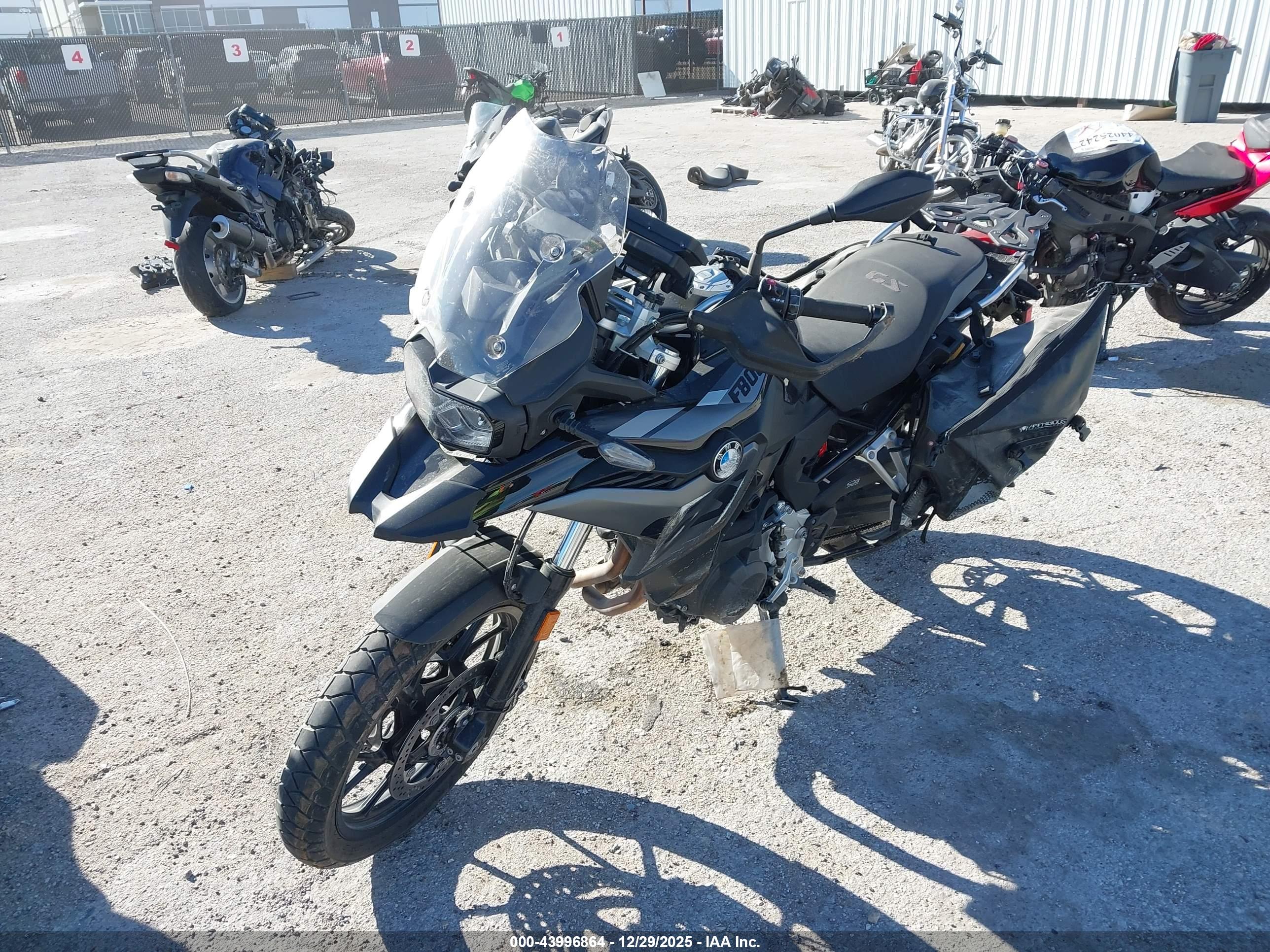 BMW F800 image 2