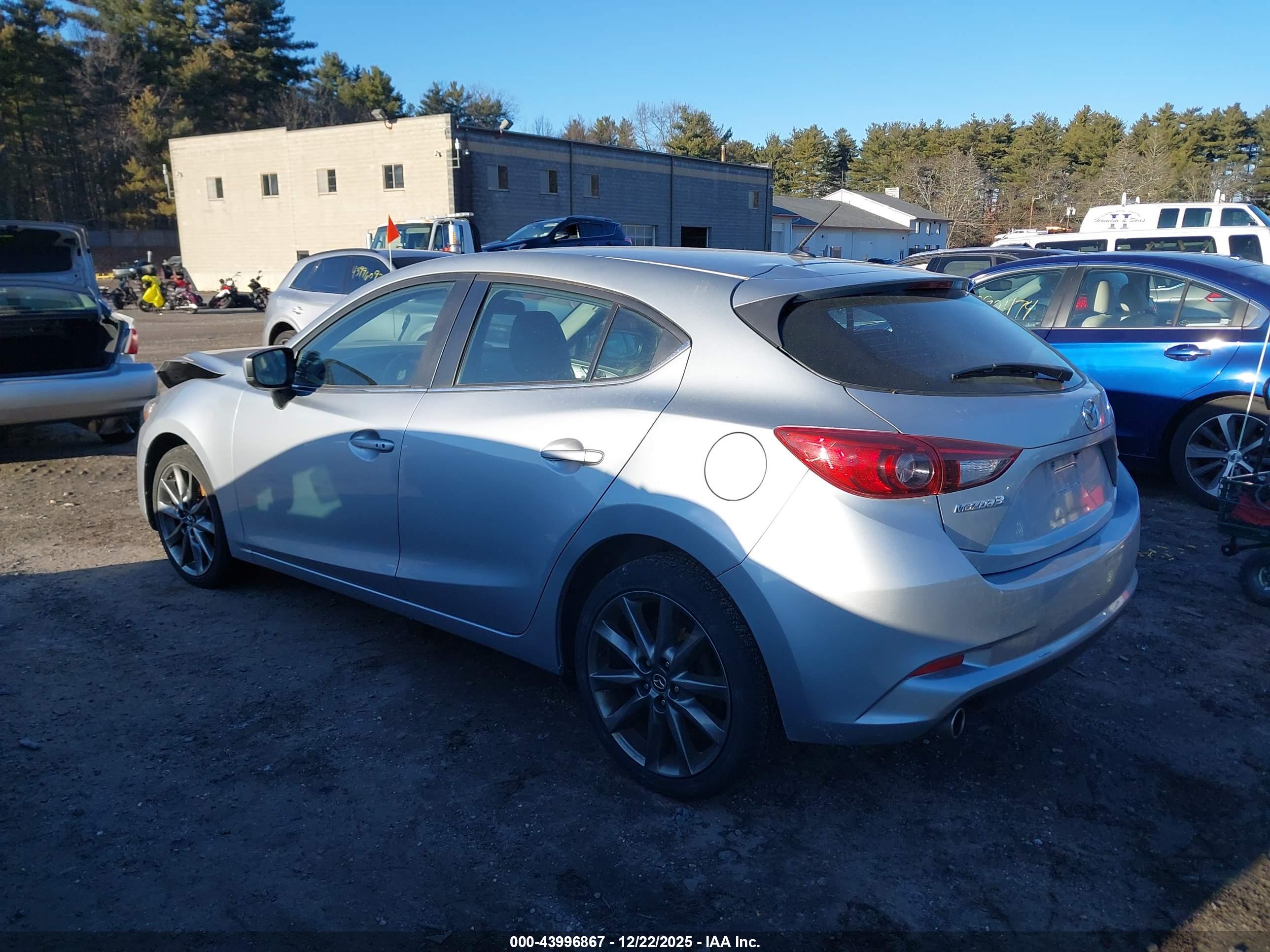 MAZDA MAZDA3 image 3