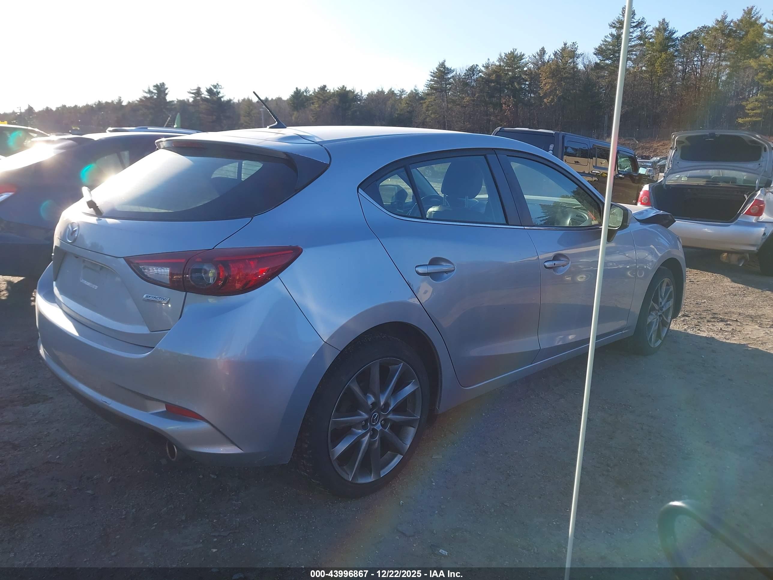 MAZDA MAZDA3 image 4
