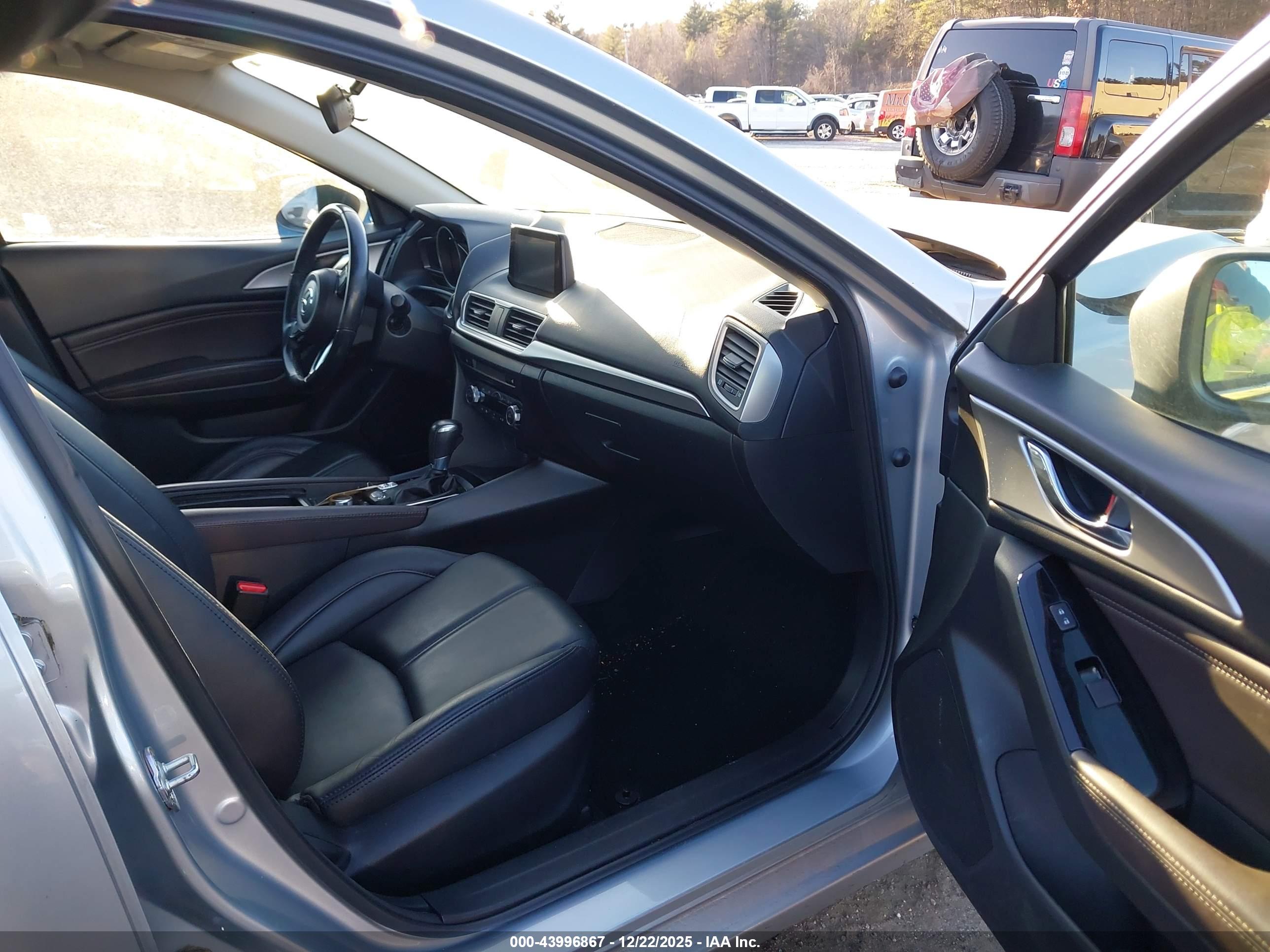 MAZDA MAZDA3 image 5