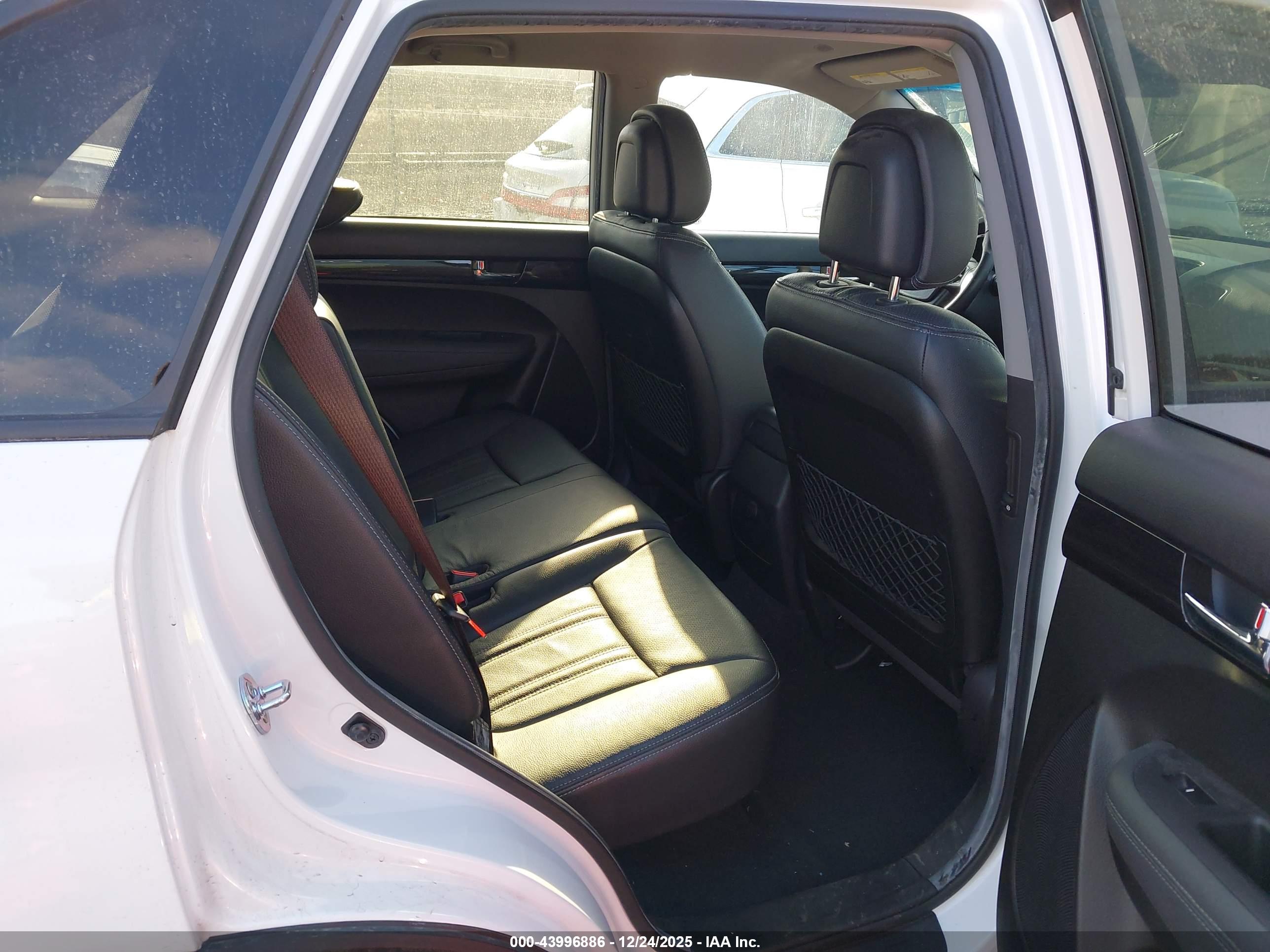 KIA SORENTO image 8