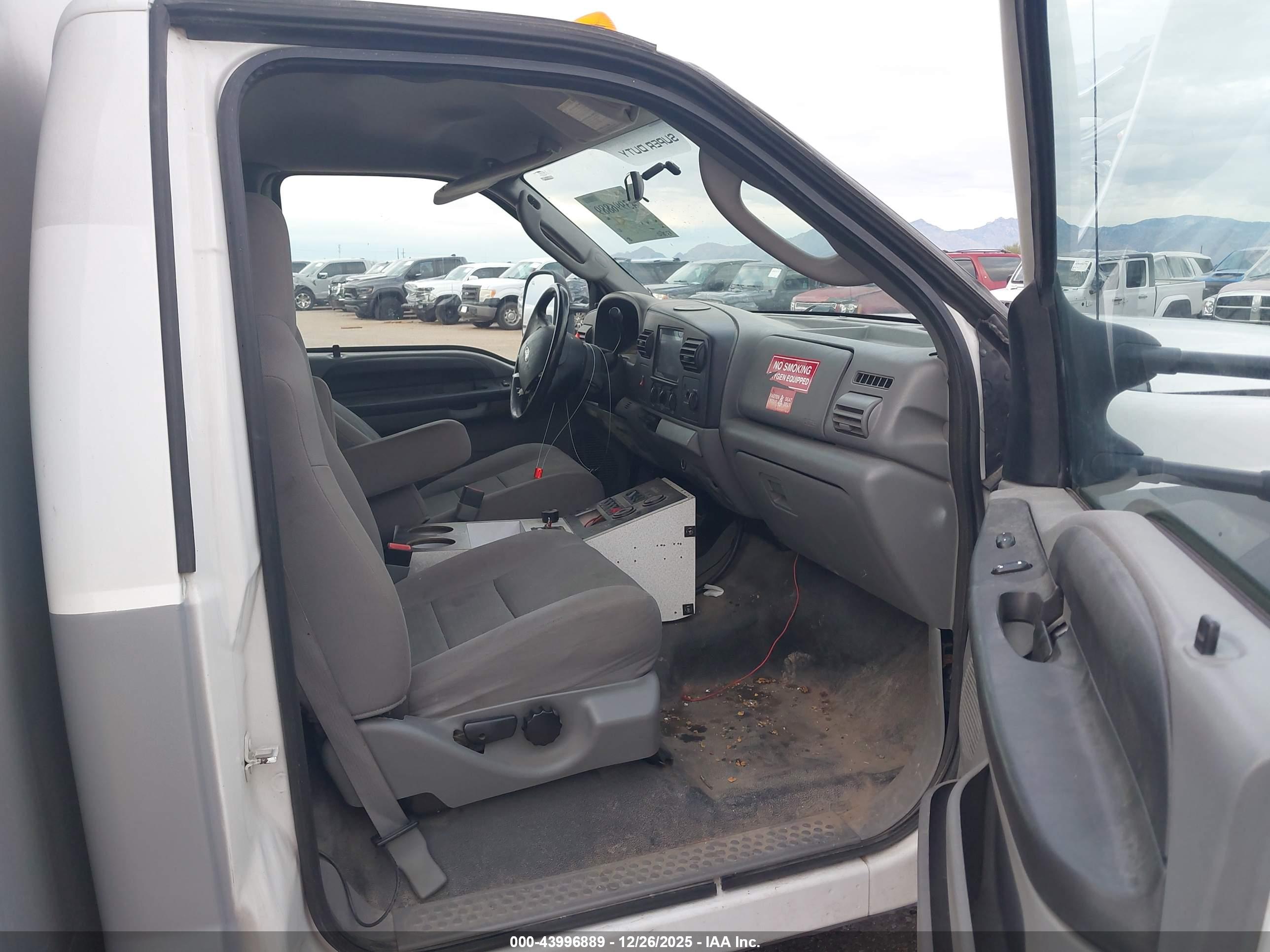 FORD F-450 image 8