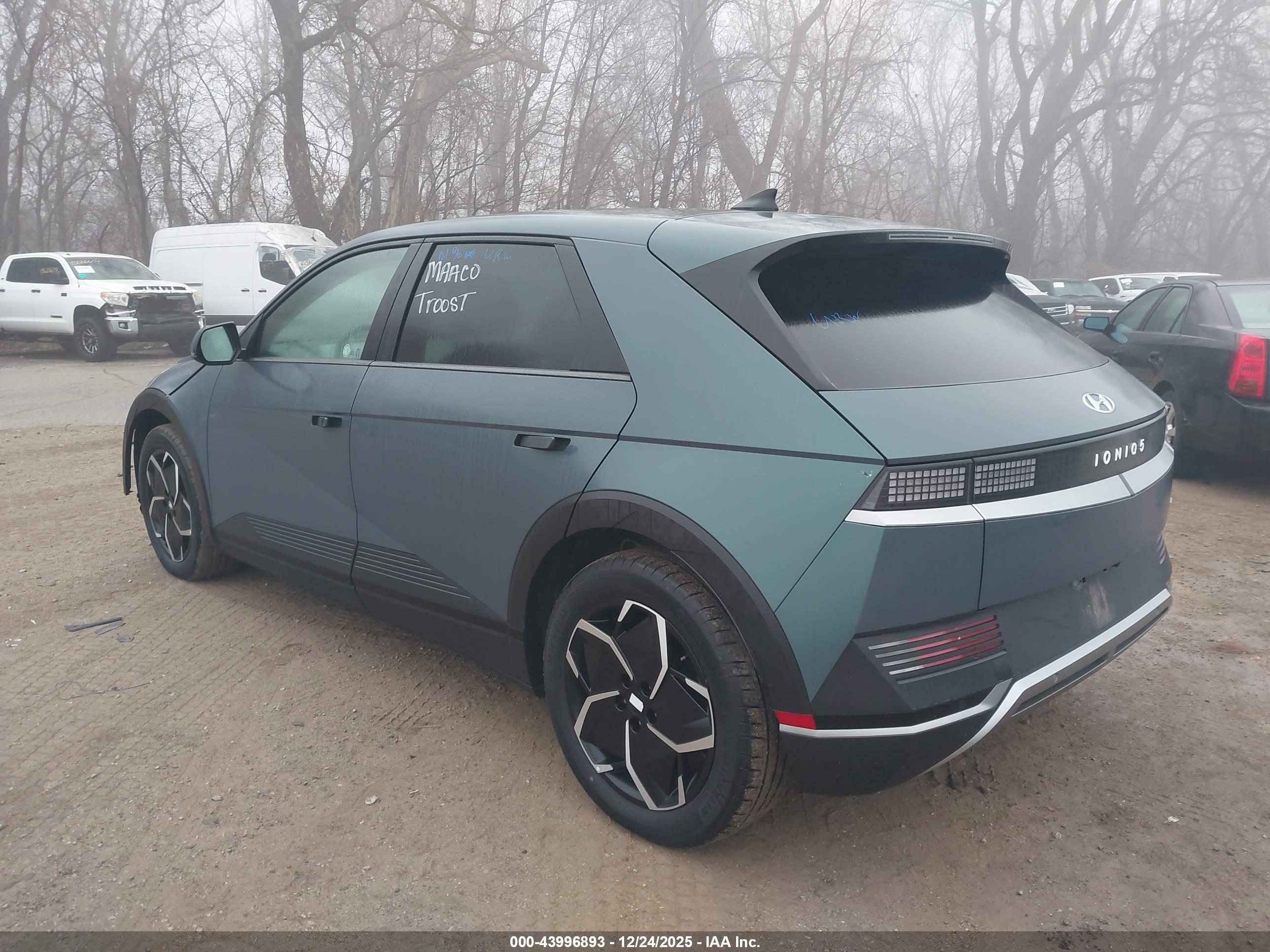 HYUNDAI IONIQ image 3