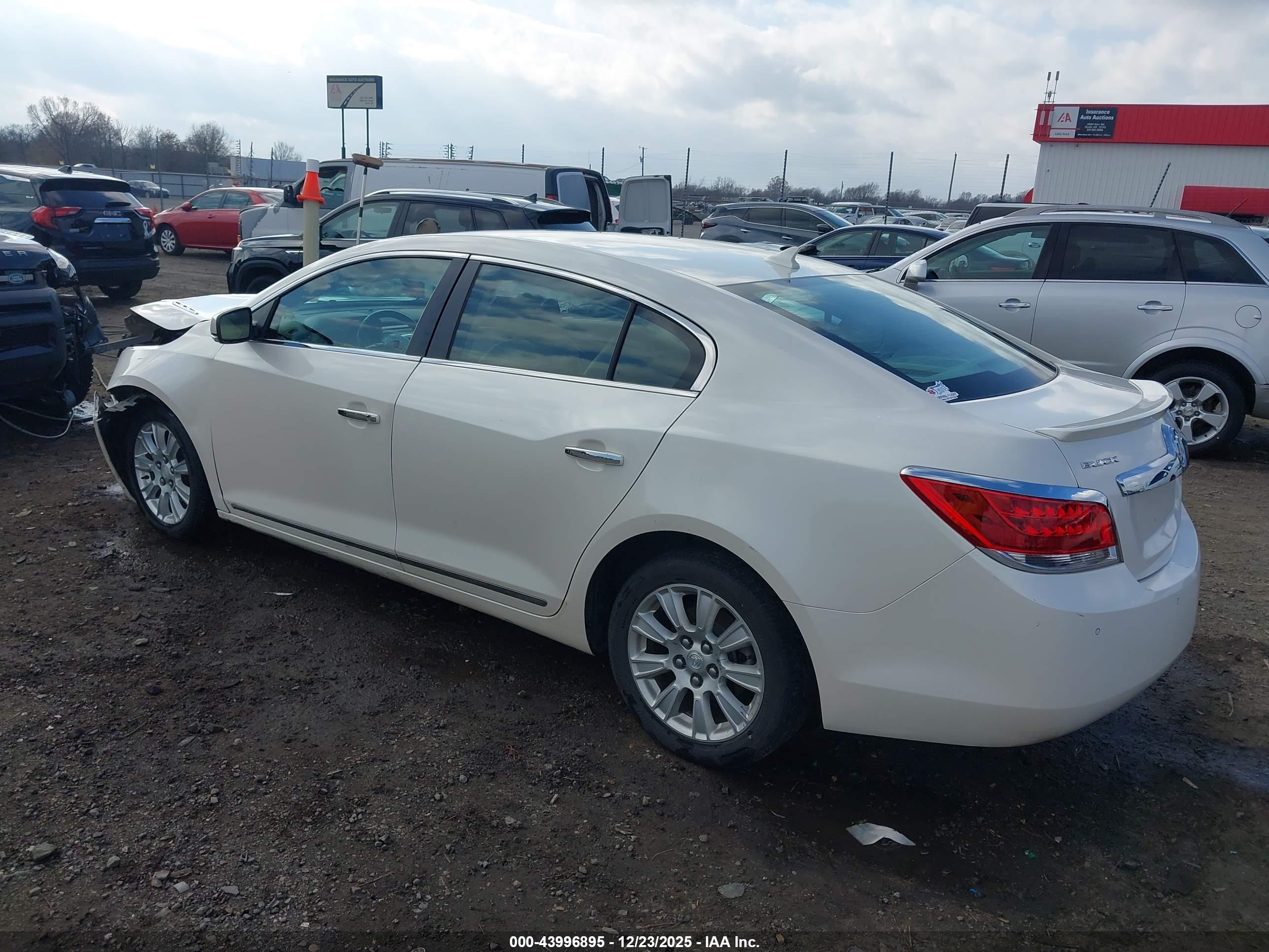 BUICK LACROSSE image 3