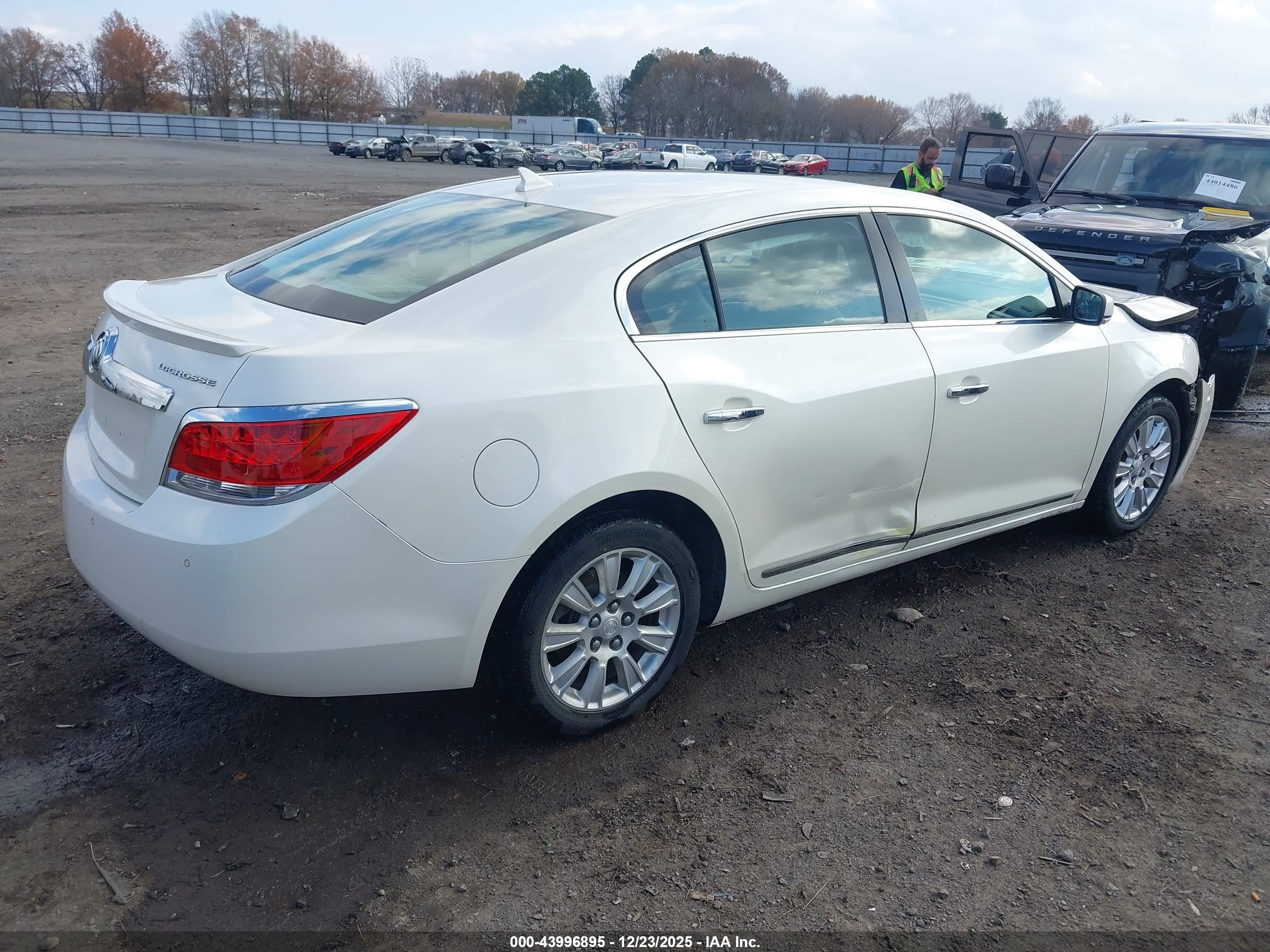 BUICK LACROSSE image 4