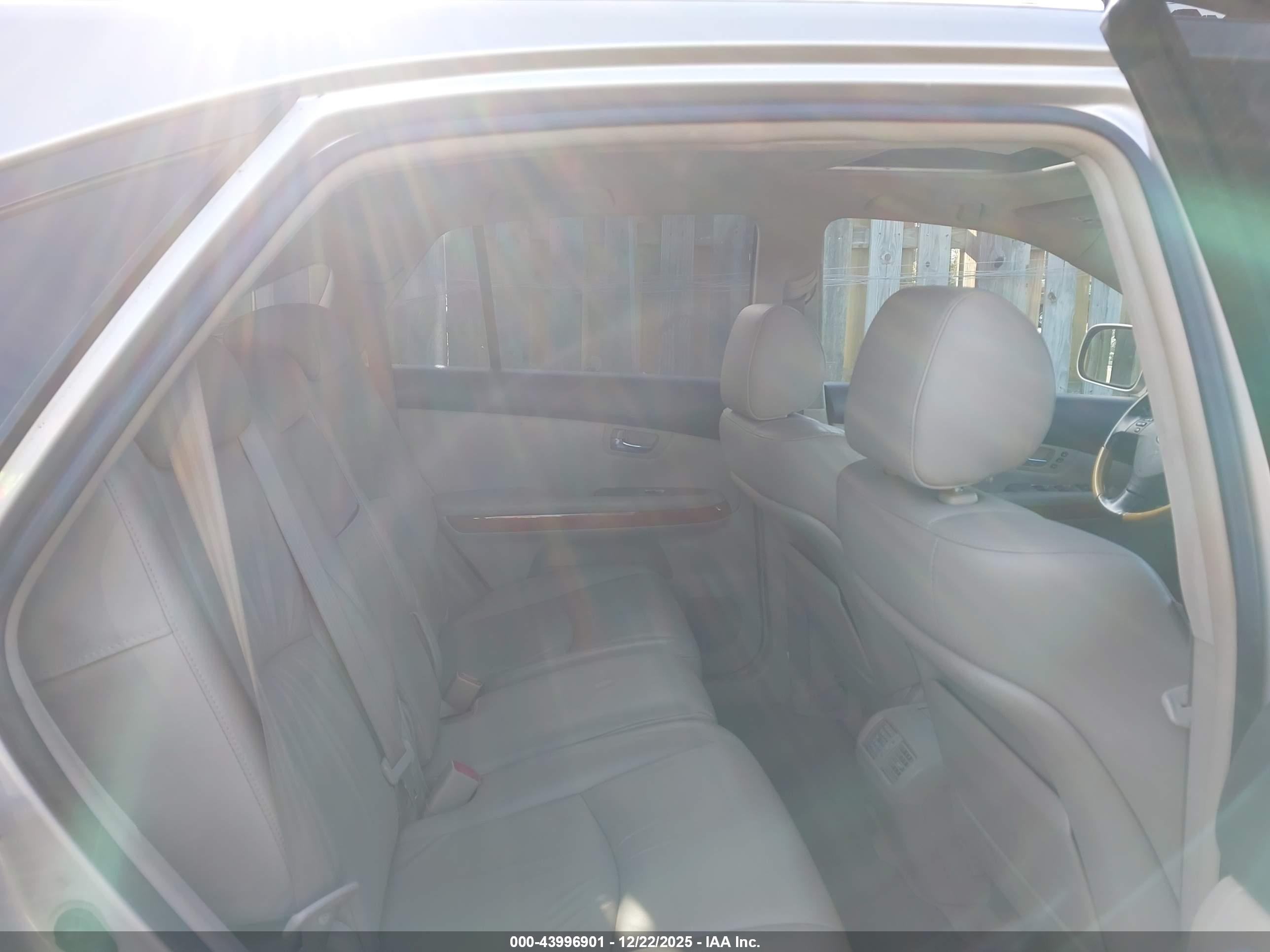 LEXUS RX image 8