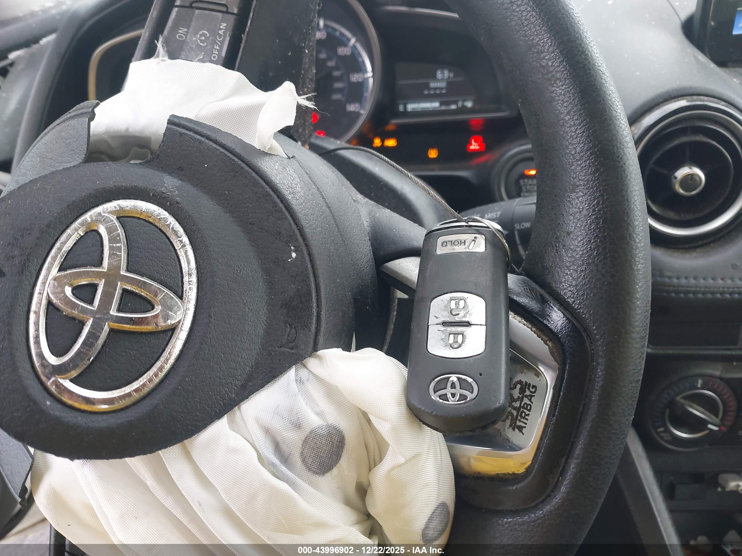 TOYOTA YARIS image 11