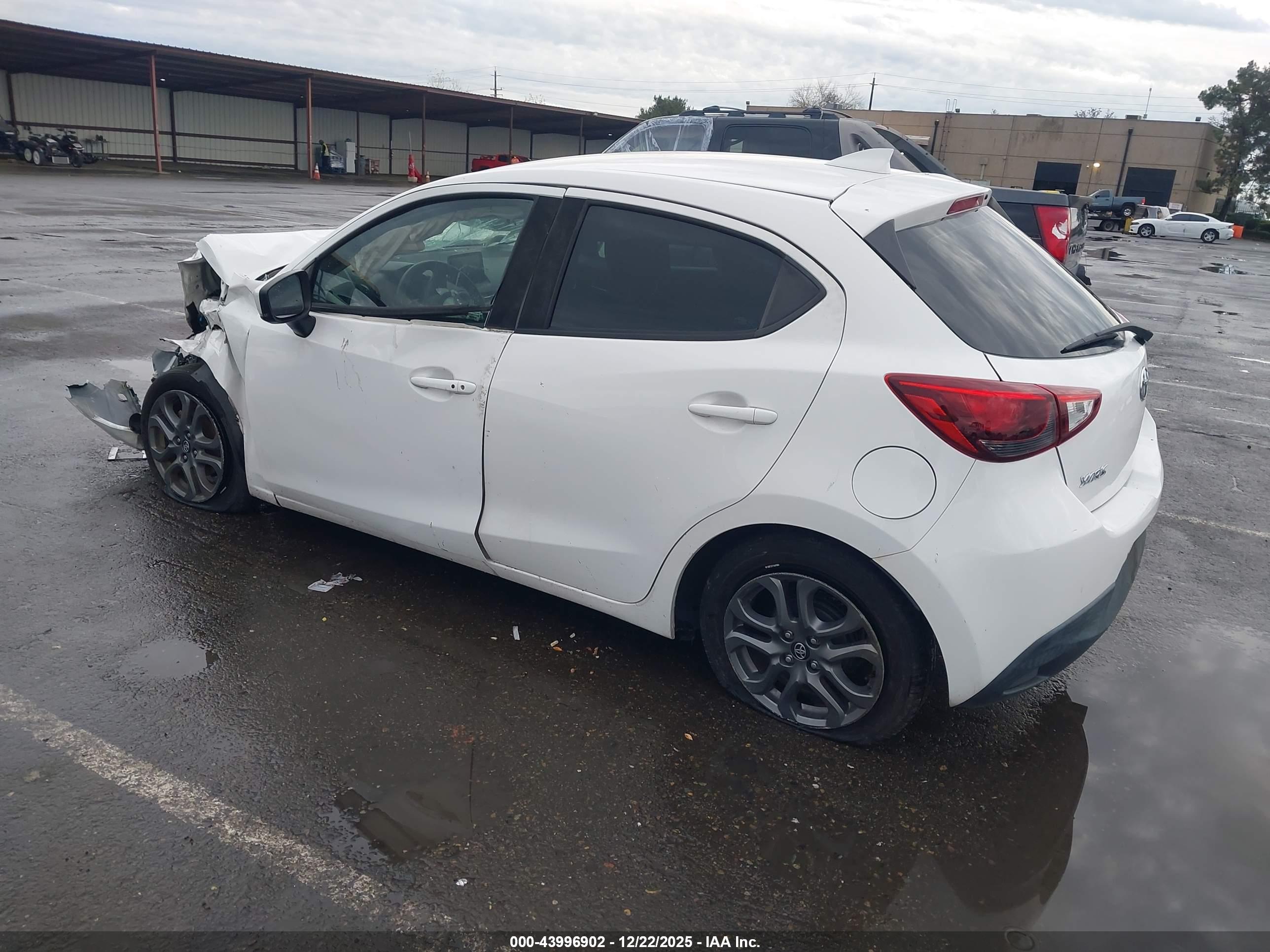 TOYOTA YARIS image 3