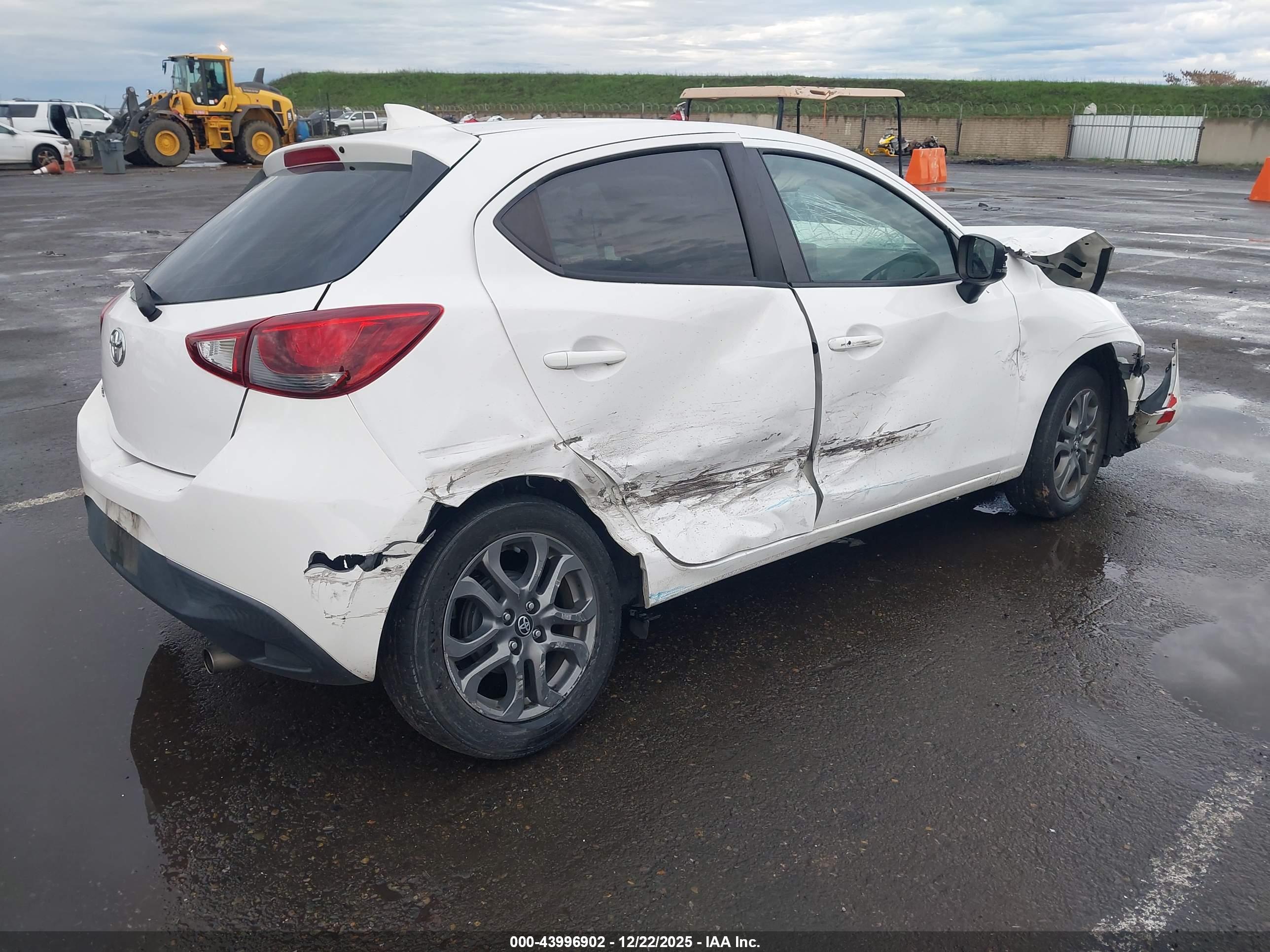 TOYOTA YARIS image 4
