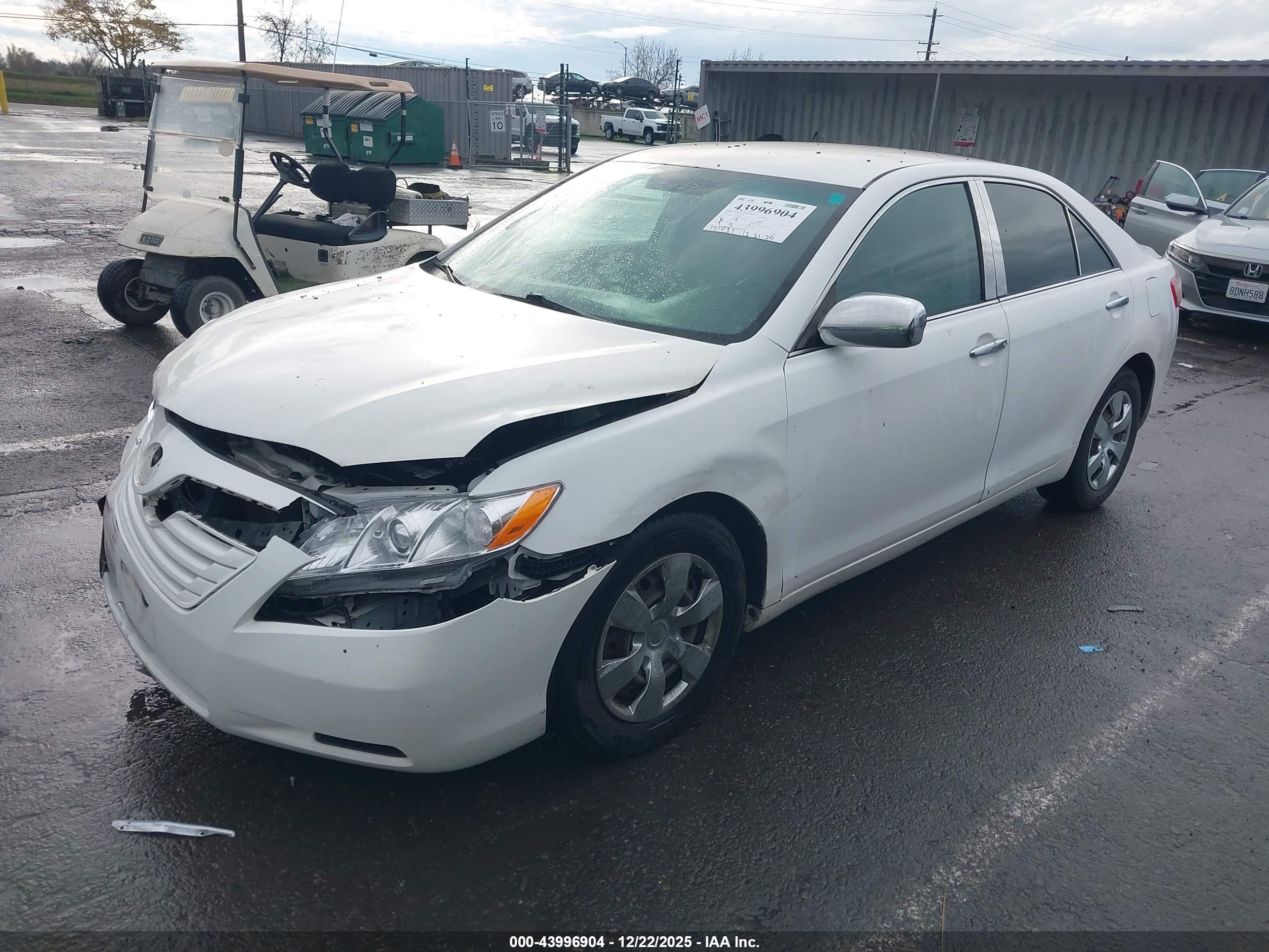 TOYOTA CAMRY image 2
