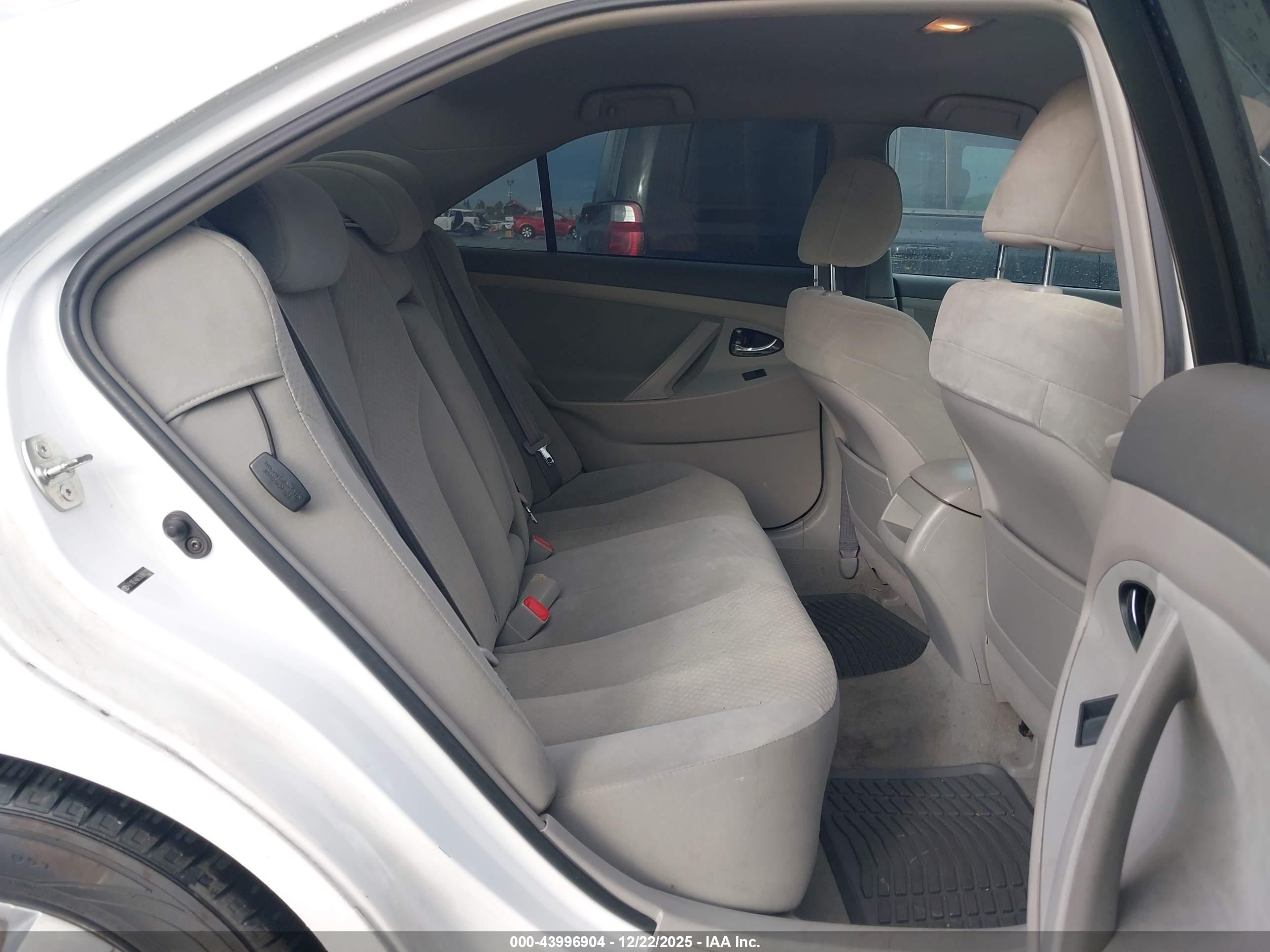 TOYOTA CAMRY image 8