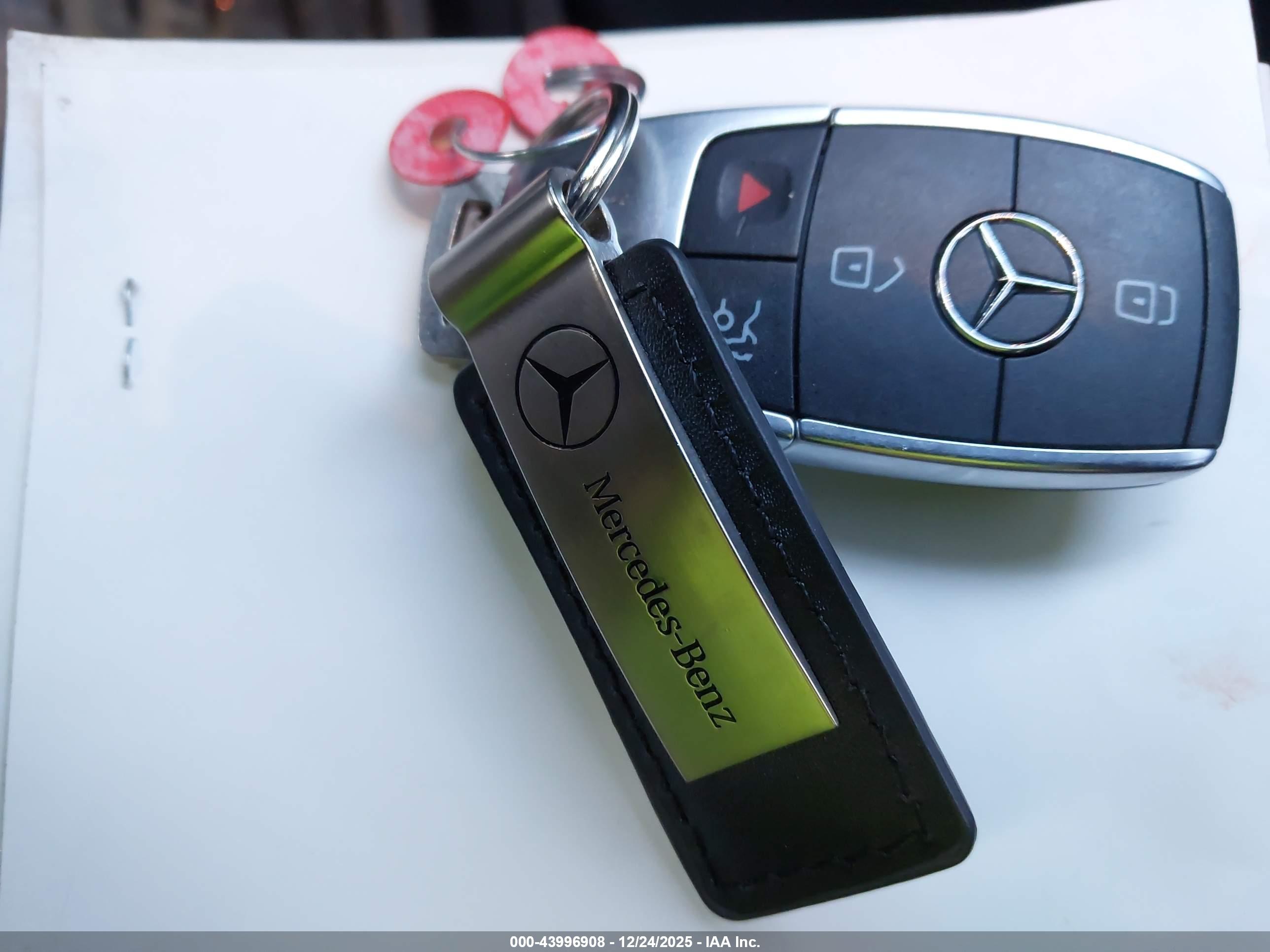 MERCEDES-BENZ GLC image 11