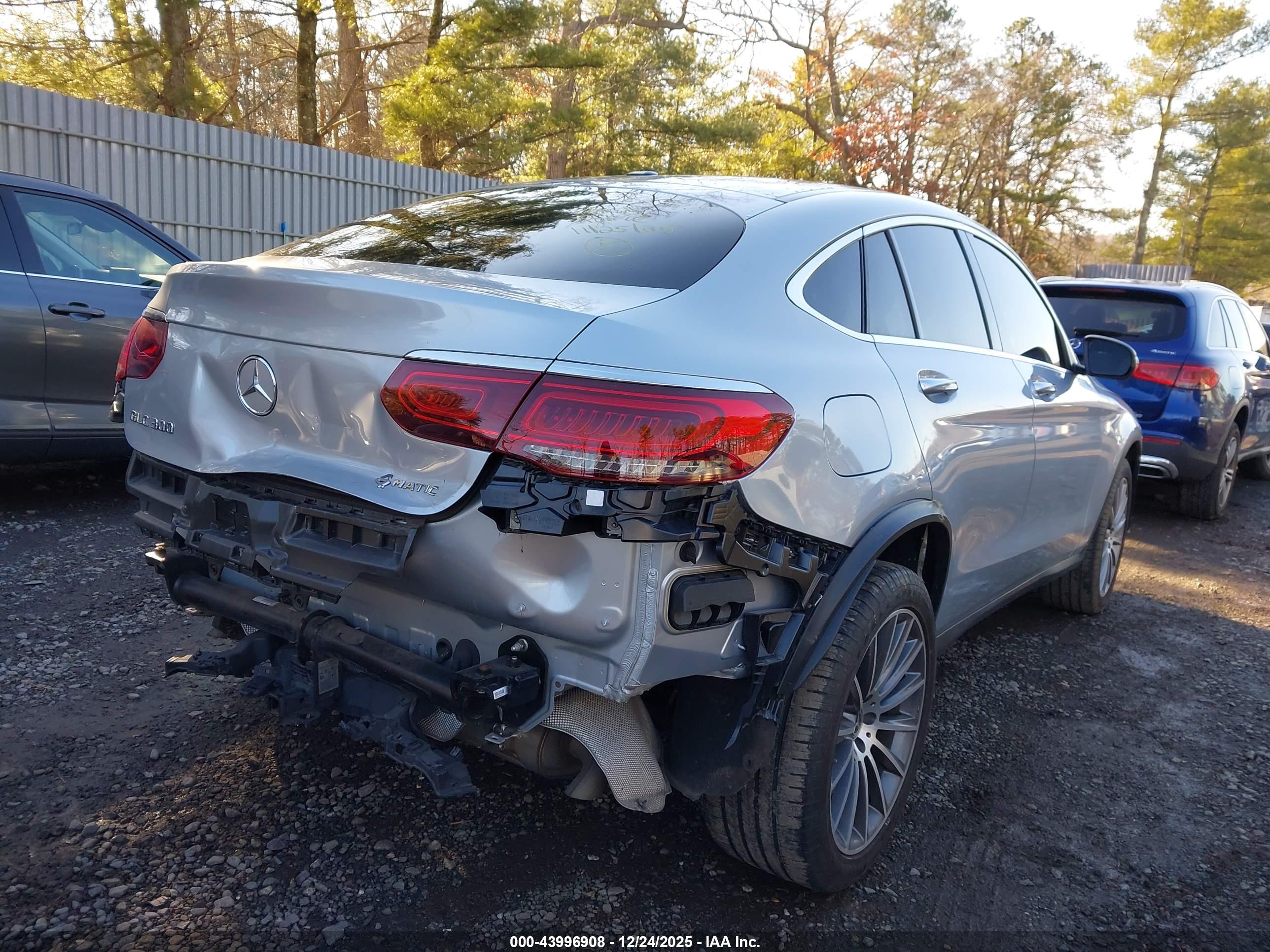 MERCEDES-BENZ GLC image 4