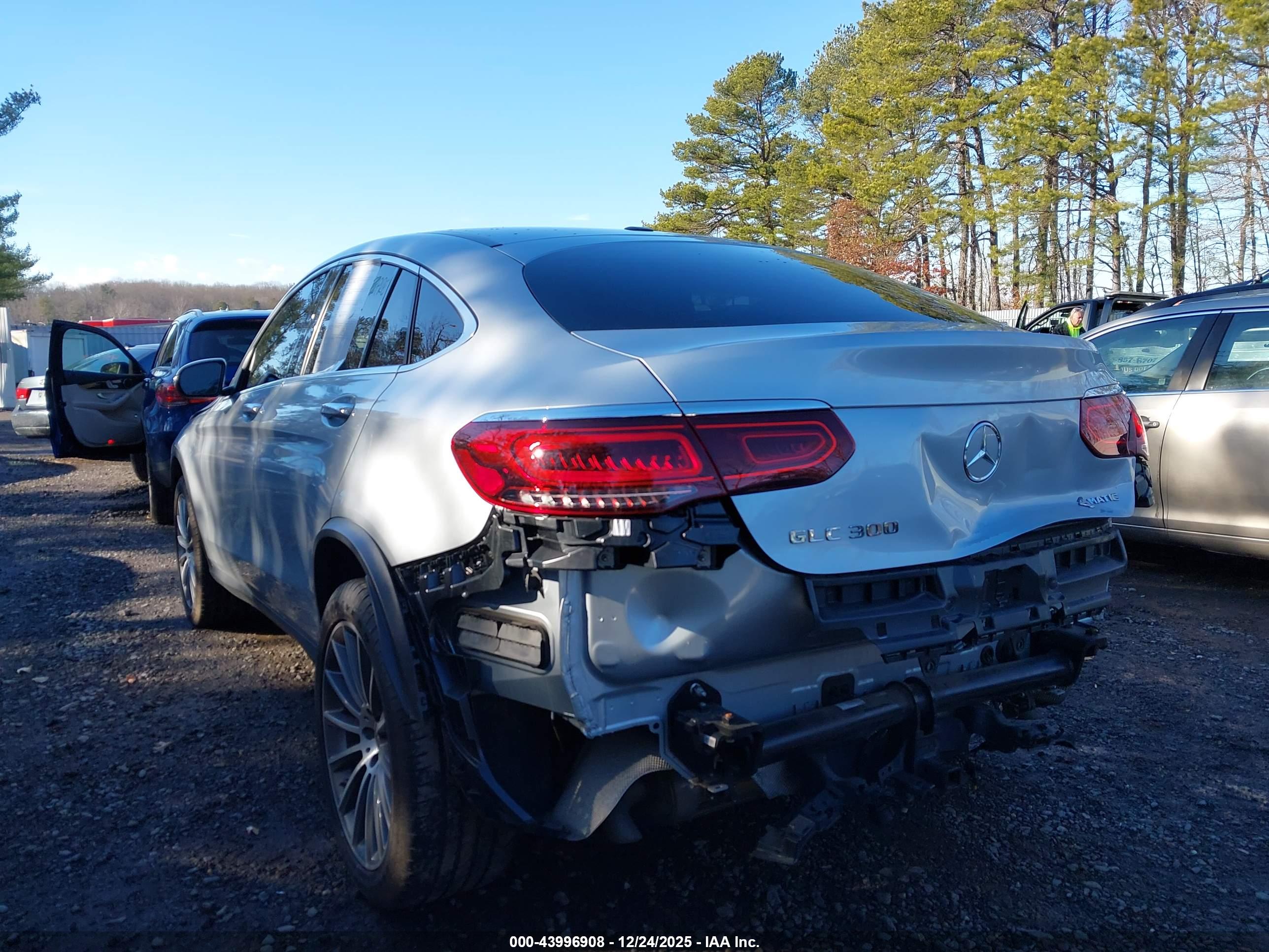 MERCEDES-BENZ GLC image 6