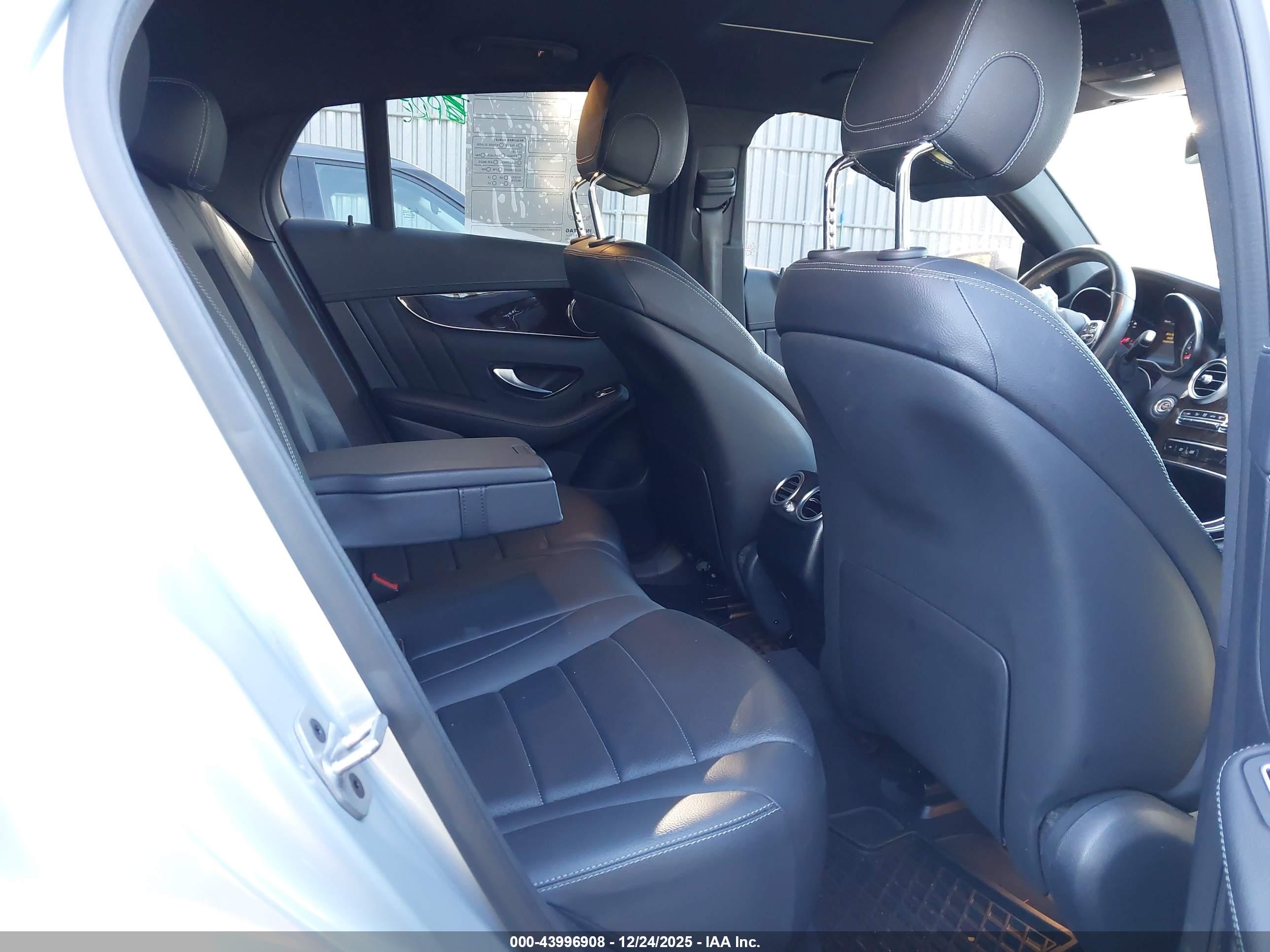 MERCEDES-BENZ GLC image 8
