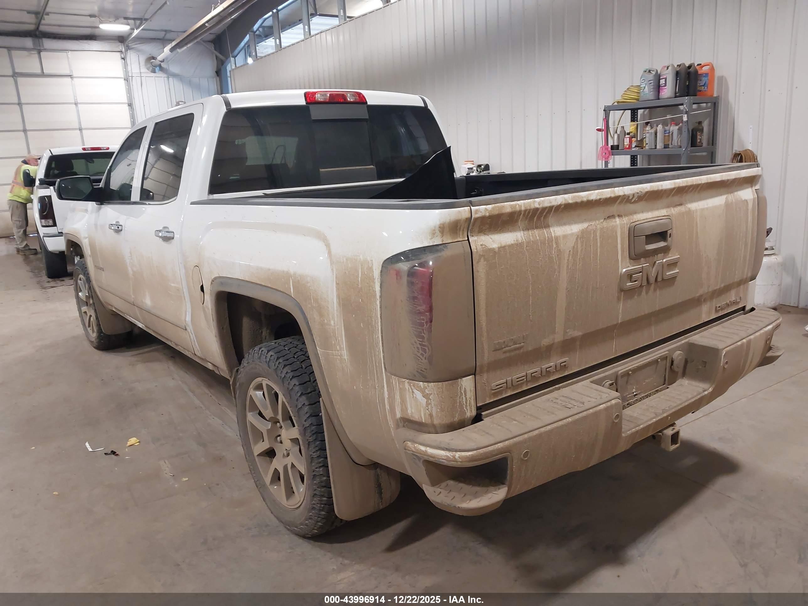 GMC SIERRA image 3